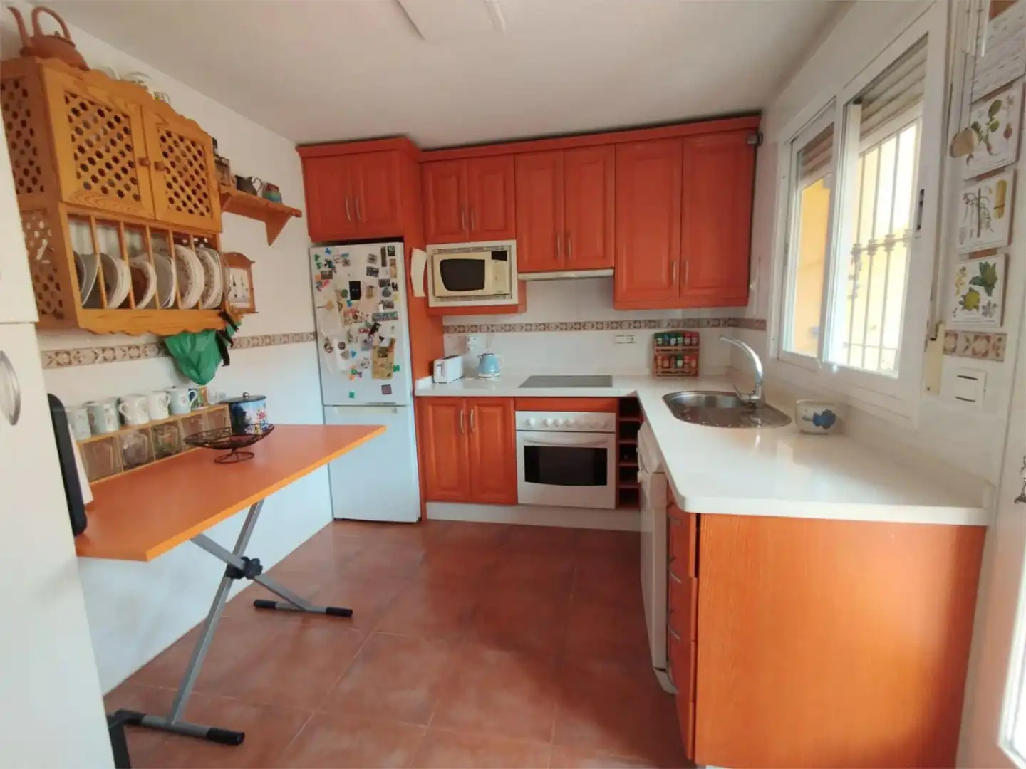 Casa adosada en venda a Calle Begonia, 4, Sierra de Yeguas Cuina de Casa adosada en venda en Sierra de Yeguas amb Aire condicionat, Calefacció i Jardí privat