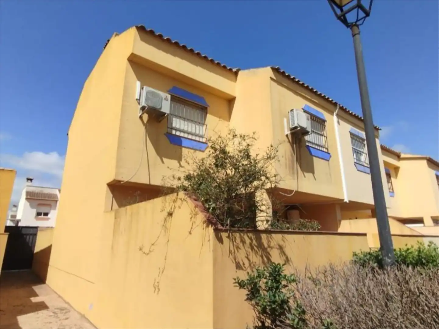 Casa adosada en venda a Calle Begonia, 4, Sierra de Yeguas Vista exterior de Casa adosada en venda en Sierra de Yeguas amb Aire condicionat, Calefacció i Jardí privat