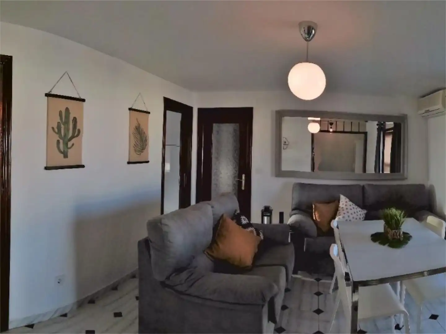 Flat for rent in Avenida de Miraflores, 97, Cruz Roja Living room of Flat for rent in Sevilla Capital with Air Conditioner, Heating and Terrace