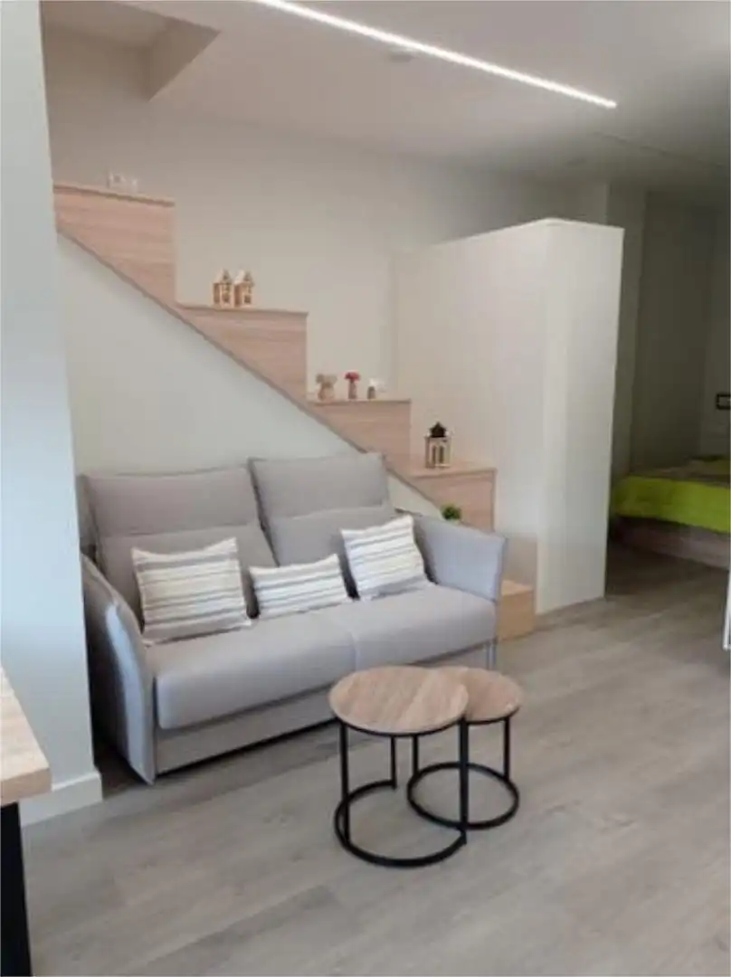 Wohnung zur Miete in Sanxenxo pueblo Wohnzimmer von Wohnung zur Miete in Sanxenxo mit Heizung, Privatgarten und Terrasse
