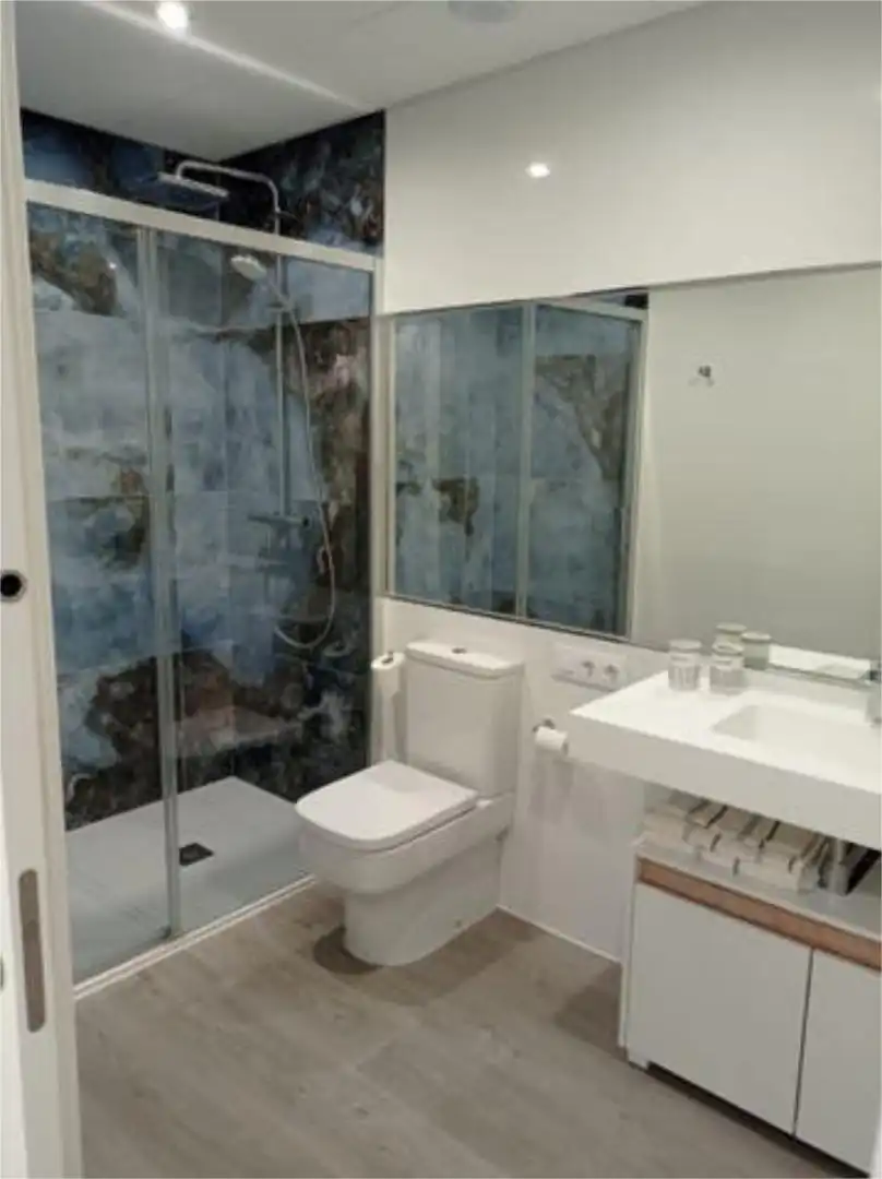 Wohnung zur Miete in Sanxenxo pueblo Badezimmer von Wohnung zur Miete in Sanxenxo mit Heizung, Privatgarten und Terrasse