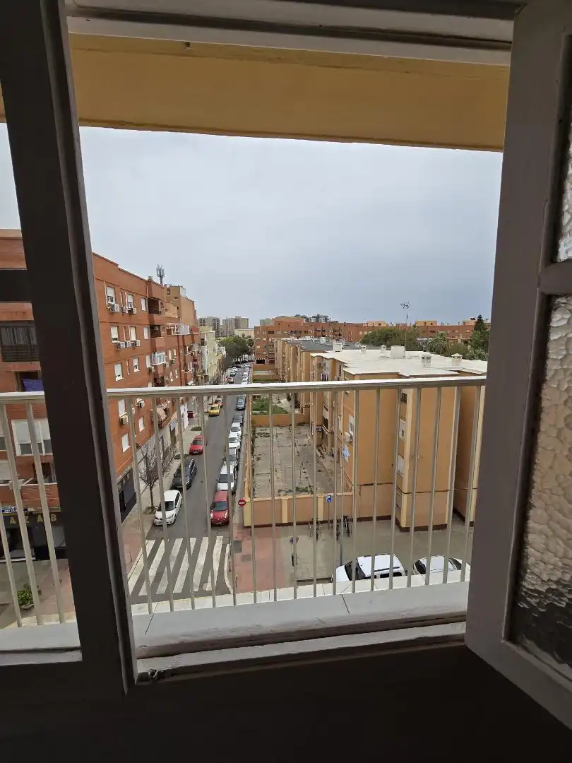 Room in Avenida Alhambra, 17, Ciudad Jardín - Tagarete - El Zapillo