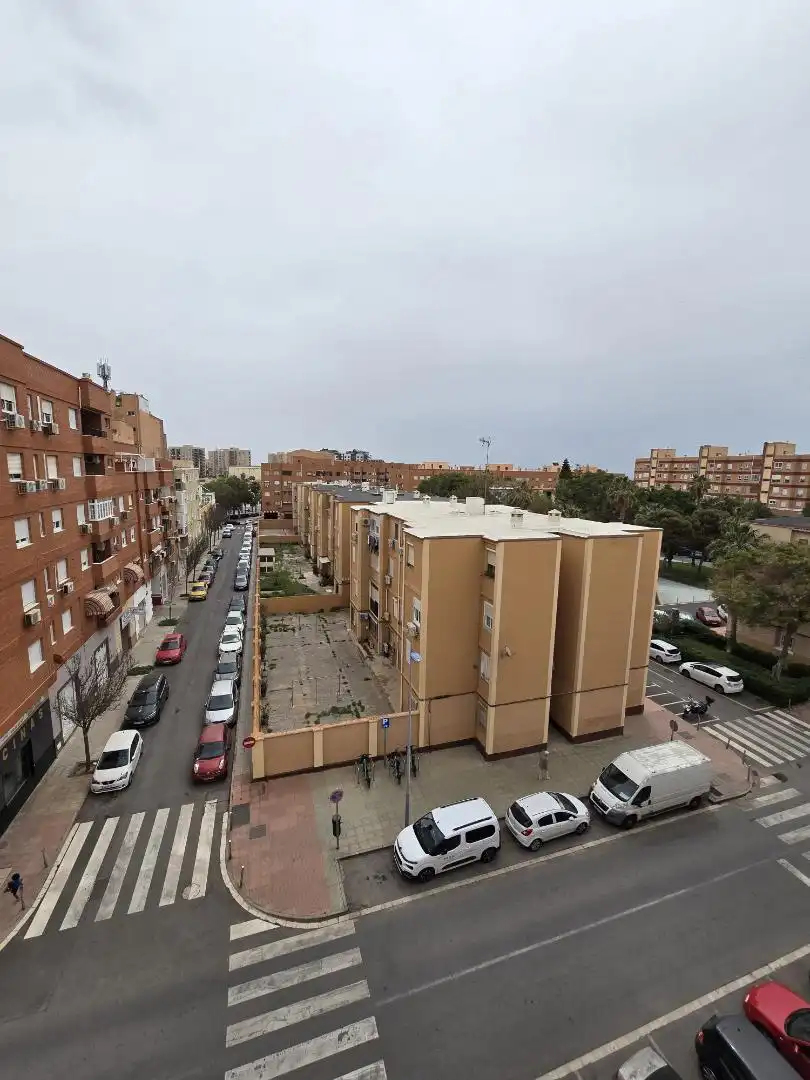 Room in Avenida Alhambra, 17, Ciudad Jardín - Tagarete - El Zapillo