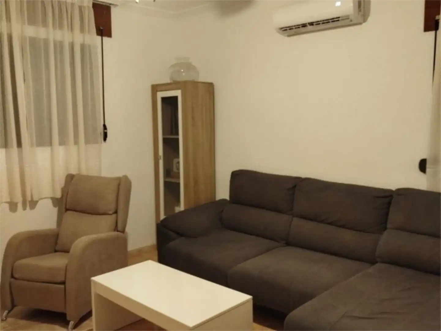 Casa o xalet de lloguer a Avenida Rocío Durcal, 9, Paraíso Arenal - La Colina Sala d'estar de Casa o xalet de lloguer en Córdoba amb Aire condicionat, Calefacció i Terrassa