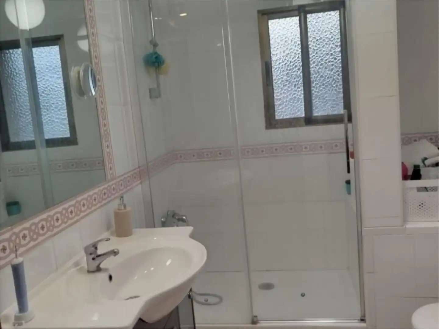 Casa o xalet de lloguer a Avenida Rocío Durcal, 9, Paraíso Arenal - La Colina Bany de Casa o xalet de lloguer en Córdoba amb Aire condicionat, Calefacció i Terrassa