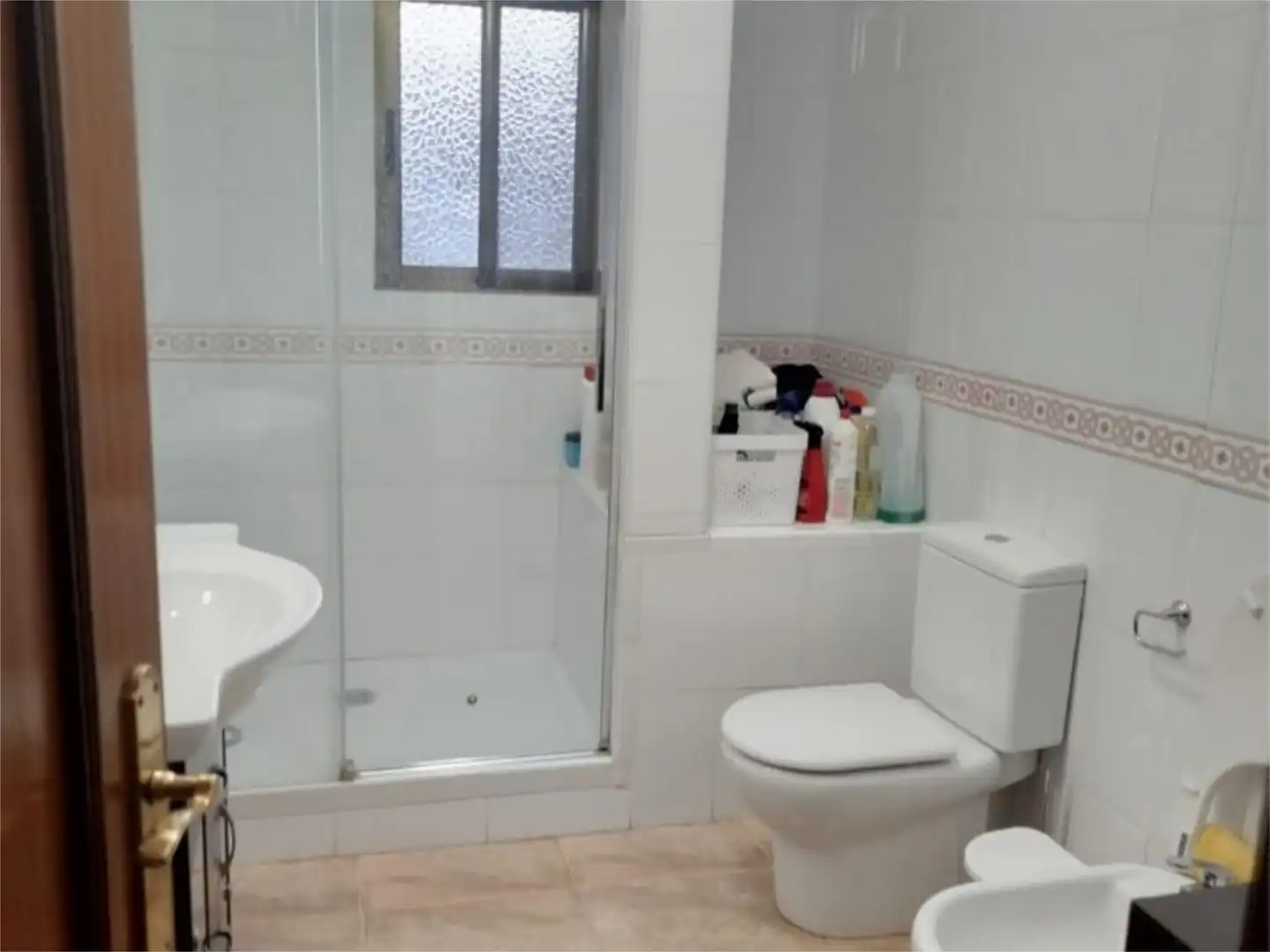Casa o xalet de lloguer a Avenida Rocío Durcal, 9, Paraíso Arenal - La Colina Bany de Casa o xalet de lloguer en Córdoba amb Aire condicionat, Calefacció i Terrassa
