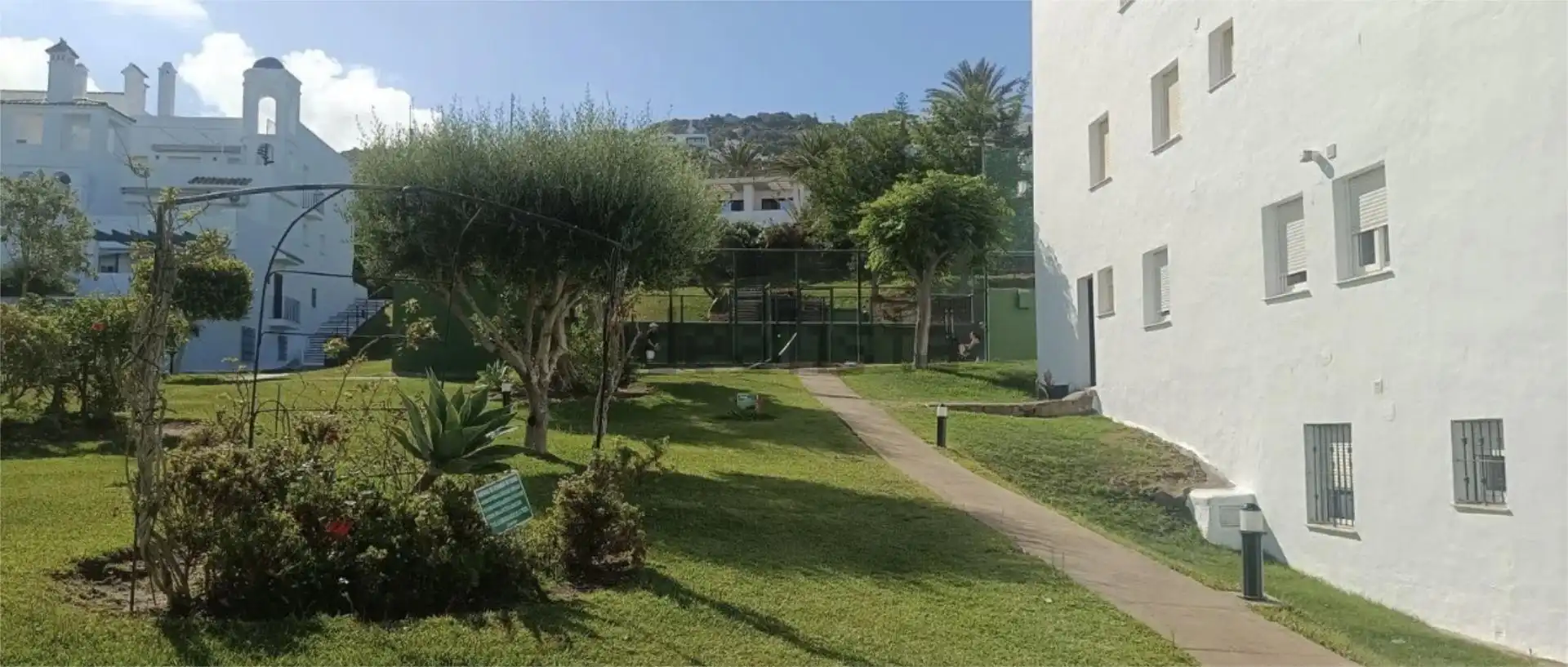 Erdgeschoss zum Verkauf in Urbanización Atlanterra F, 12, Atlanterra Parkplatz von Erdgeschoss zum Verkauf in Zahara de los Atunes mit Klimaanlage, Heizung und Privatgarten