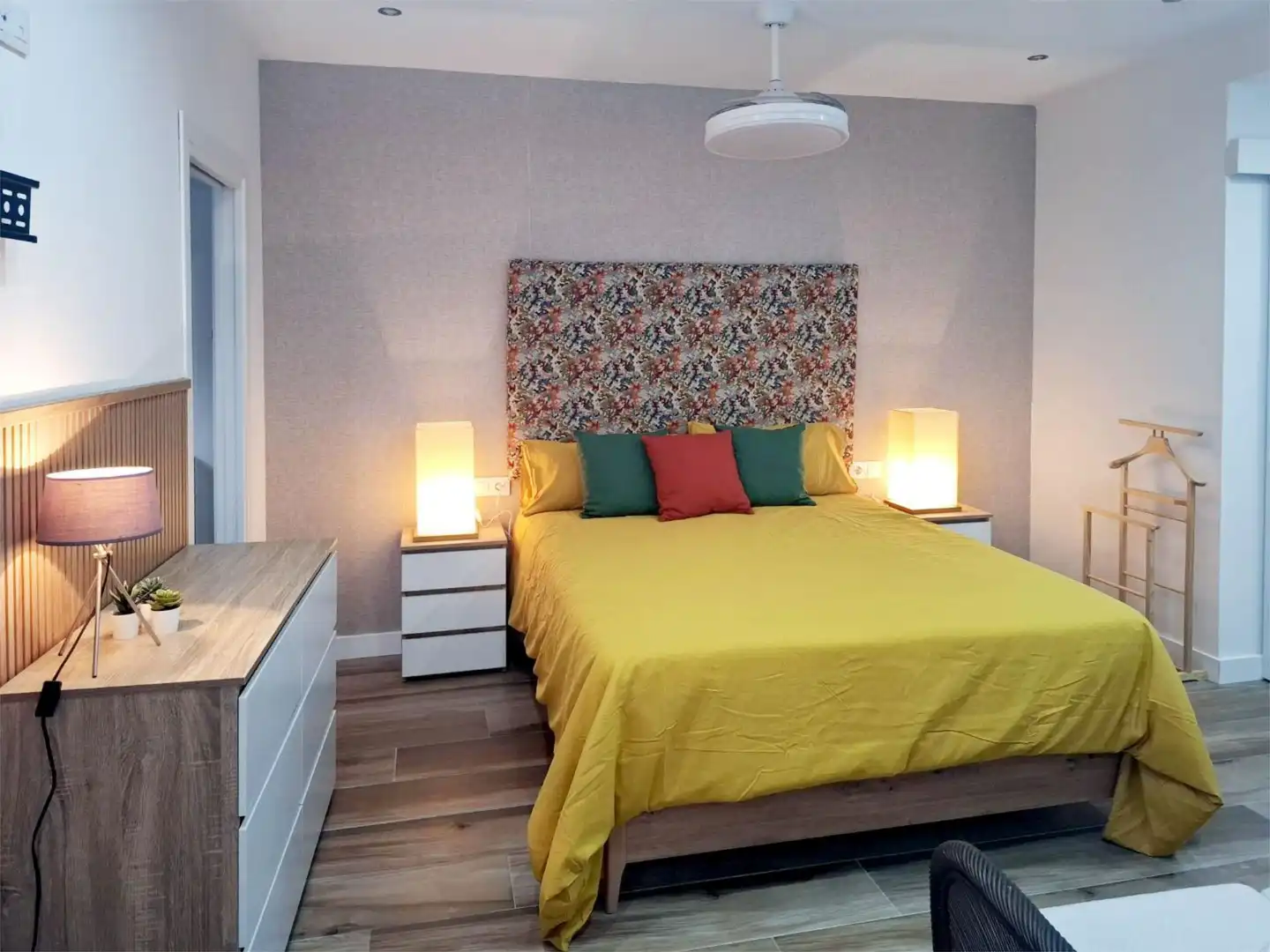 Dormitori de Dúplex de lloguer en  Sevilla Capital amb Aire condicionat, Calefacció i Terrassa