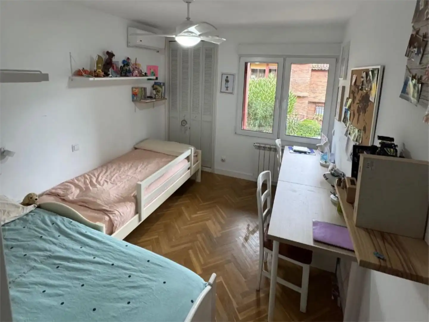 Einfamilien-Reihenhaus zum Verkauf in Zona Carretera del Plantío Schlafzimmer von Einfamilien-Reihenhaus zum Verkauf in Majadahonda mit Klimaanlage, Terrasse und Schwimmbad