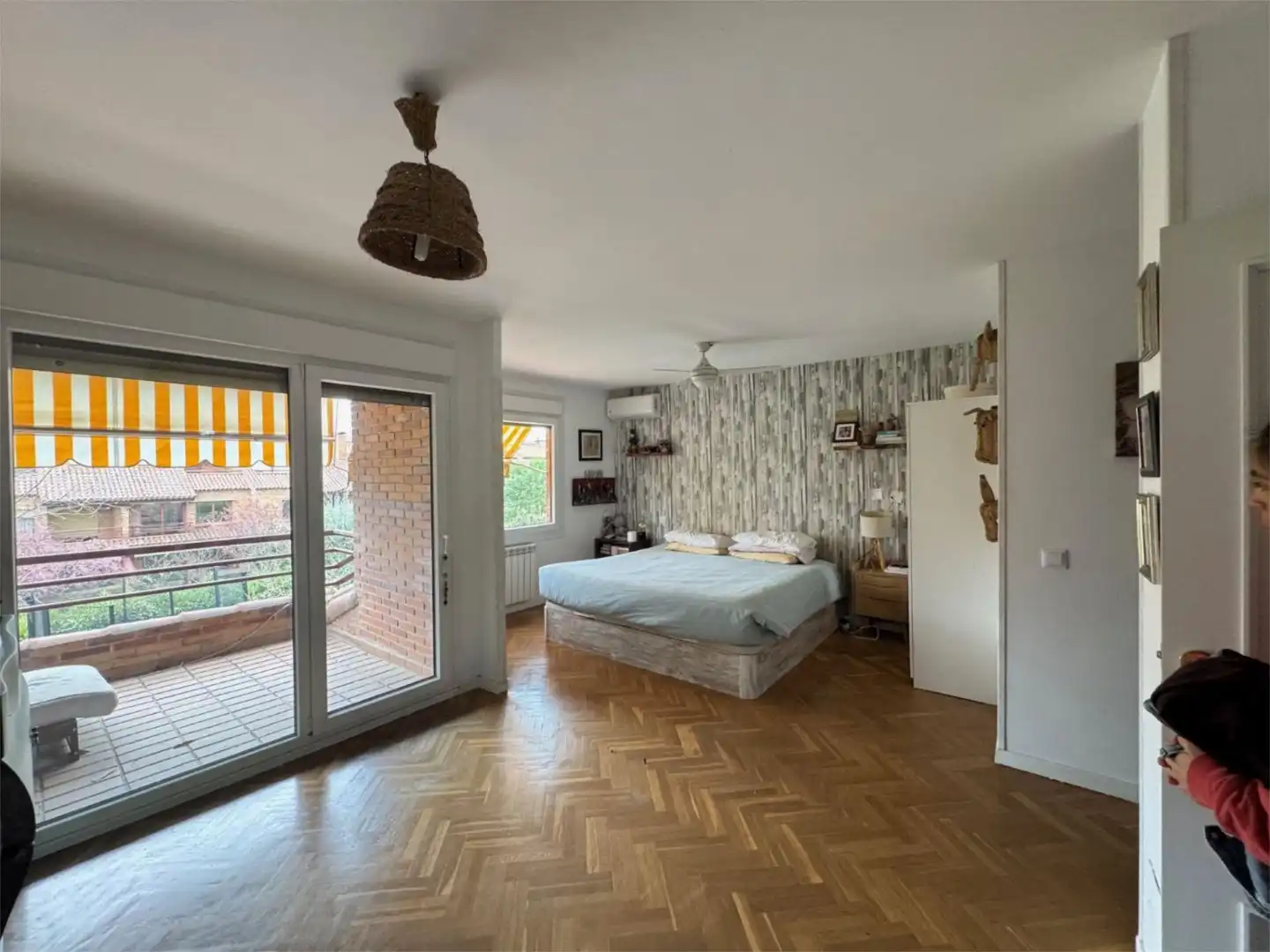 Einfamilien-Reihenhaus zum Verkauf in Zona Carretera del Plantío Schlafzimmer von Einfamilien-Reihenhaus zum Verkauf in Majadahonda mit Klimaanlage, Terrasse und Schwimmbad