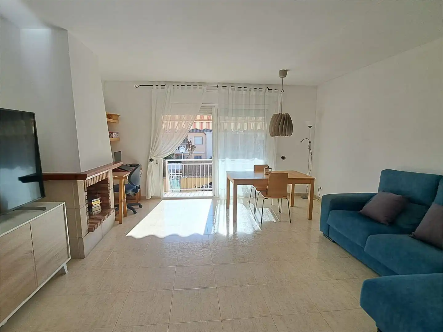 Casa adosada en venta en Doctor Freud, 2, Bonavista Sala de estar de Casa adosada en venta en El Vendrell con Terraza, Piscina y Balcón