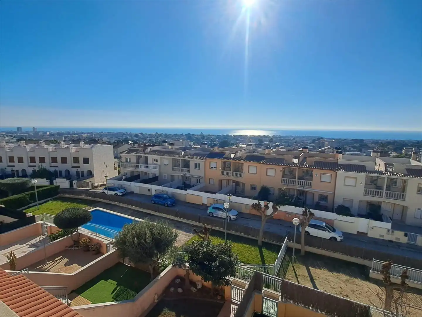 Casa adosada en venta en Doctor Freud, 2, Bonavista Vista exterior de Casa adosada en venta en El Vendrell con Terraza, Piscina y Balcón