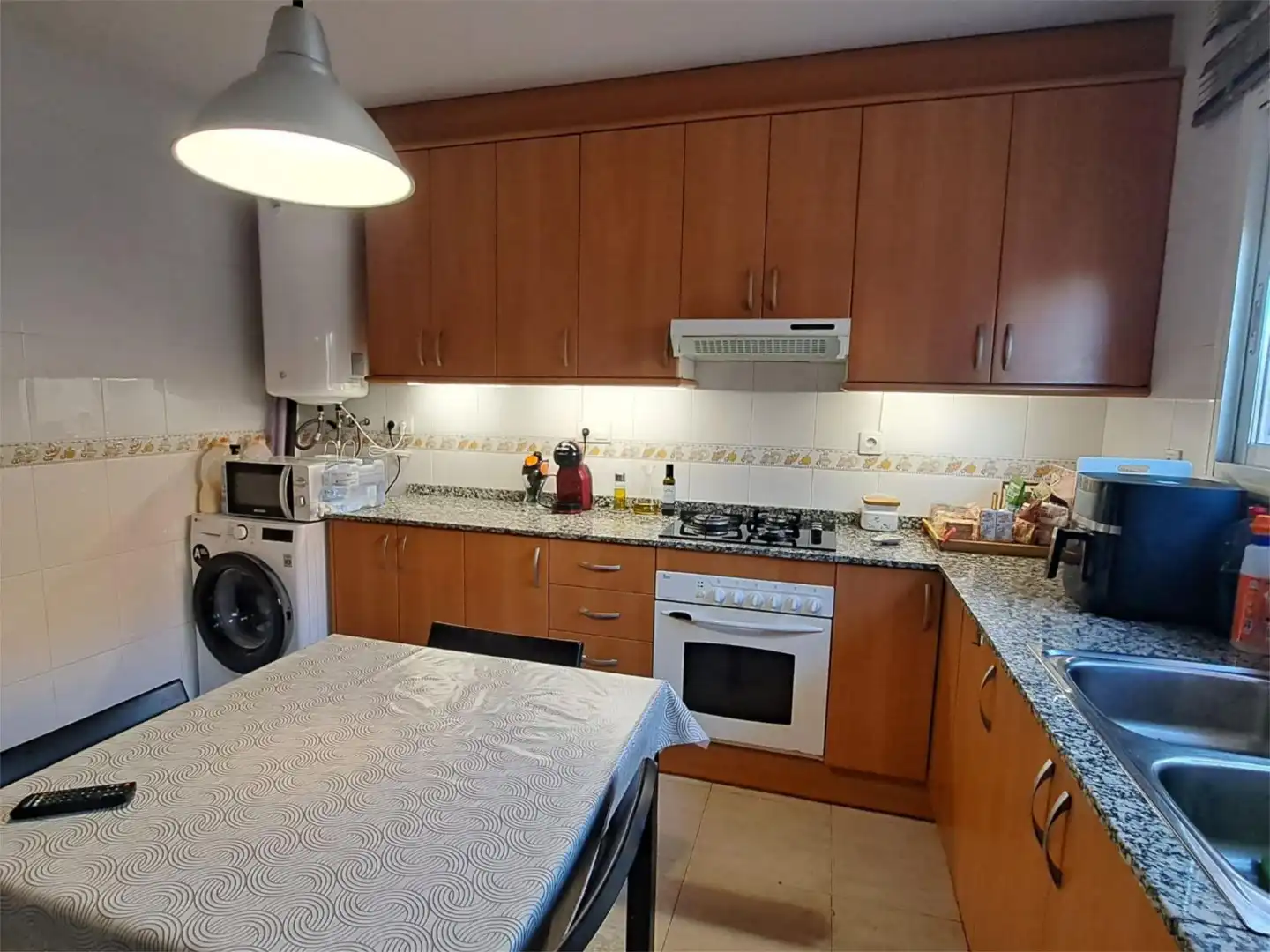 Casa adosada en venta en Doctor Freud, 2, Bonavista Cocina de Casa adosada en venta en El Vendrell con Terraza, Piscina y Balcón