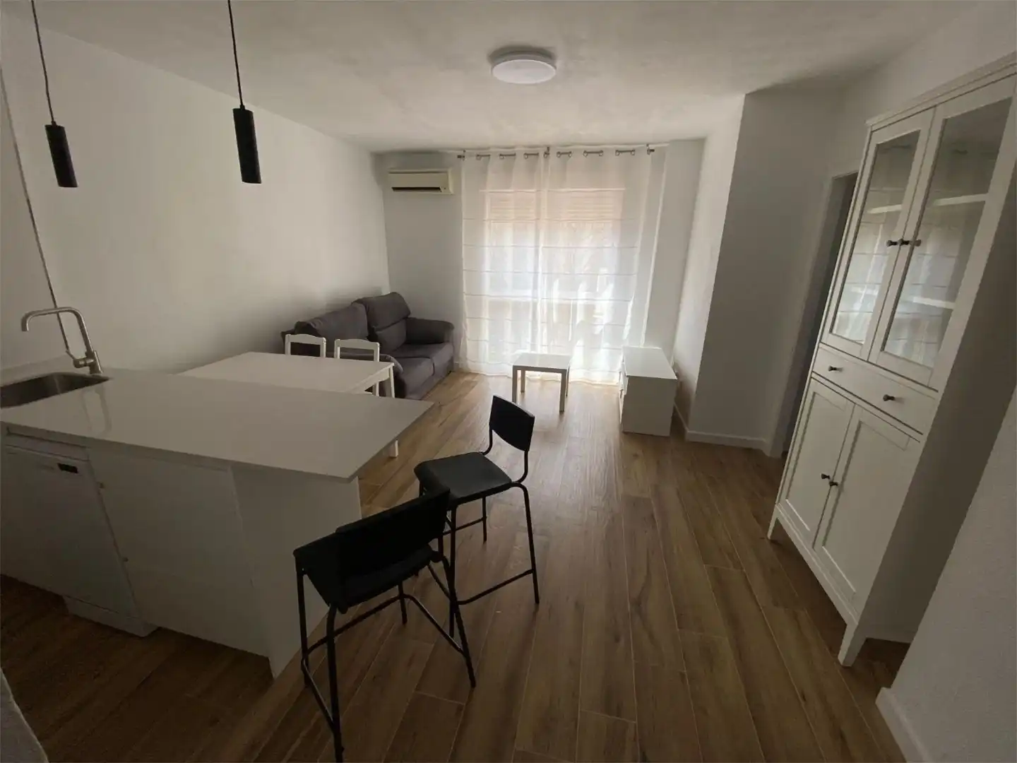 Bedroom of Flat for rent in  Sevilla Capital  with Air Conditioner, Furnished and Video intercom