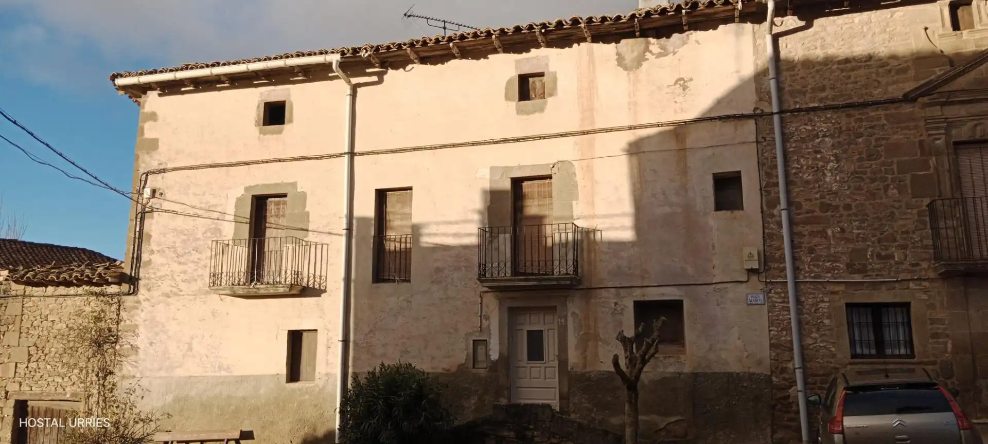 Vista exterior de Finca rústica en venda en Urriés amb Jardí privat, Terrassa i Traster
