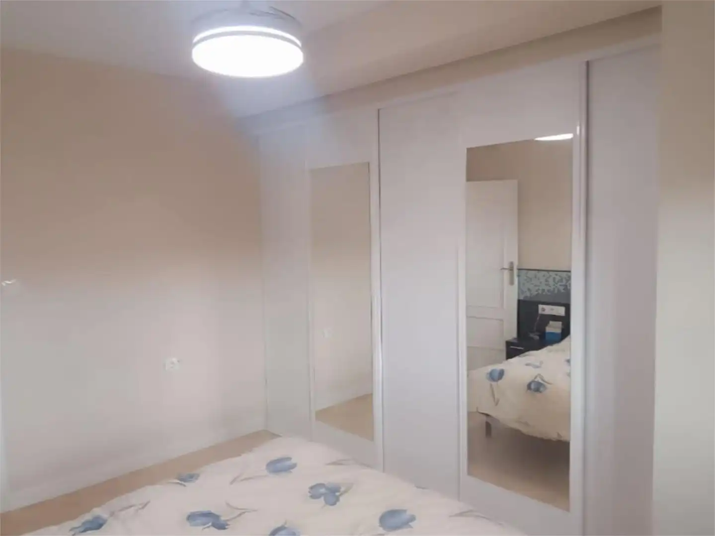 Pis de lloguer a Avenida de América, 51, Barrio de Zaidín Dormitori de Pis de lloguer en Granada amb Aire condicionat, Calefacció i Moblat