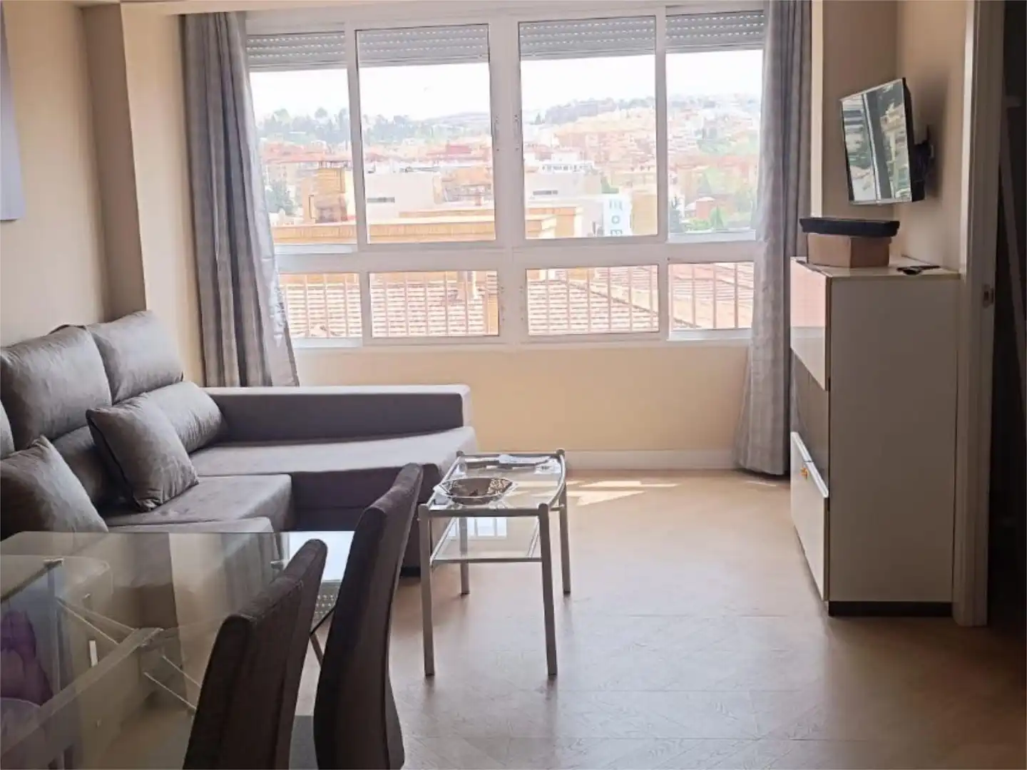 Sala de estar de Piso de alquiler en  Granada Capital con Aire acondicionado, Calefacción y Amueblado