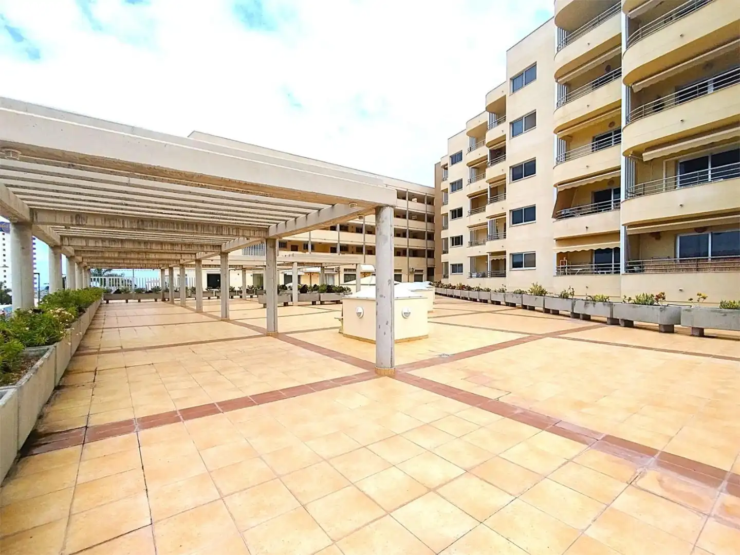 Piso en venta en Calle Aljibe, 11, Callao Salvaje - Playa Paraíso Terraza de Piso en venta en Adeje con Terraza y Piscina