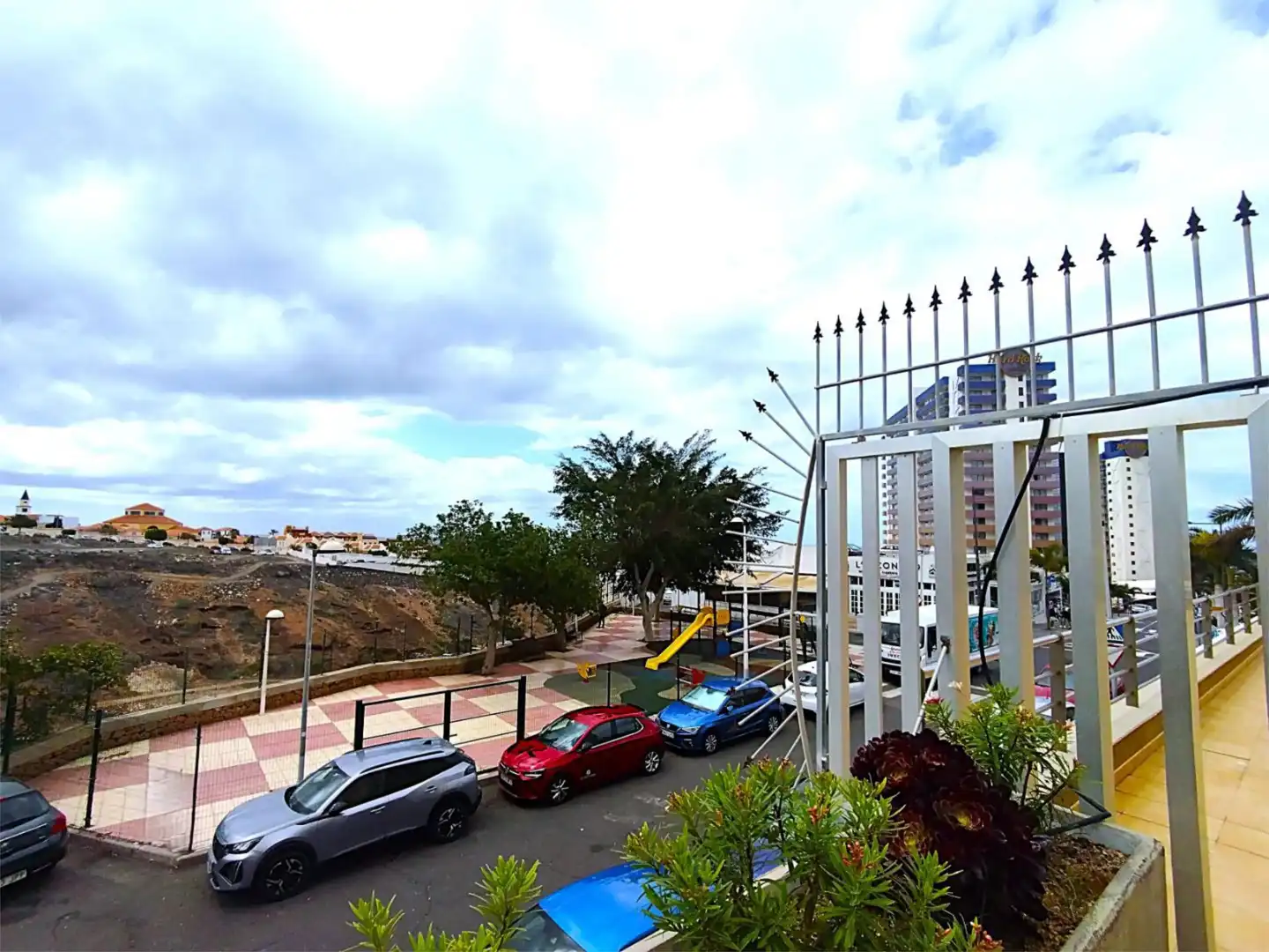 Piso en venta en Calle Aljibe, 11, Callao Salvaje - Playa Paraíso Vista exterior de Piso en venta en Adeje con Terraza y Piscina