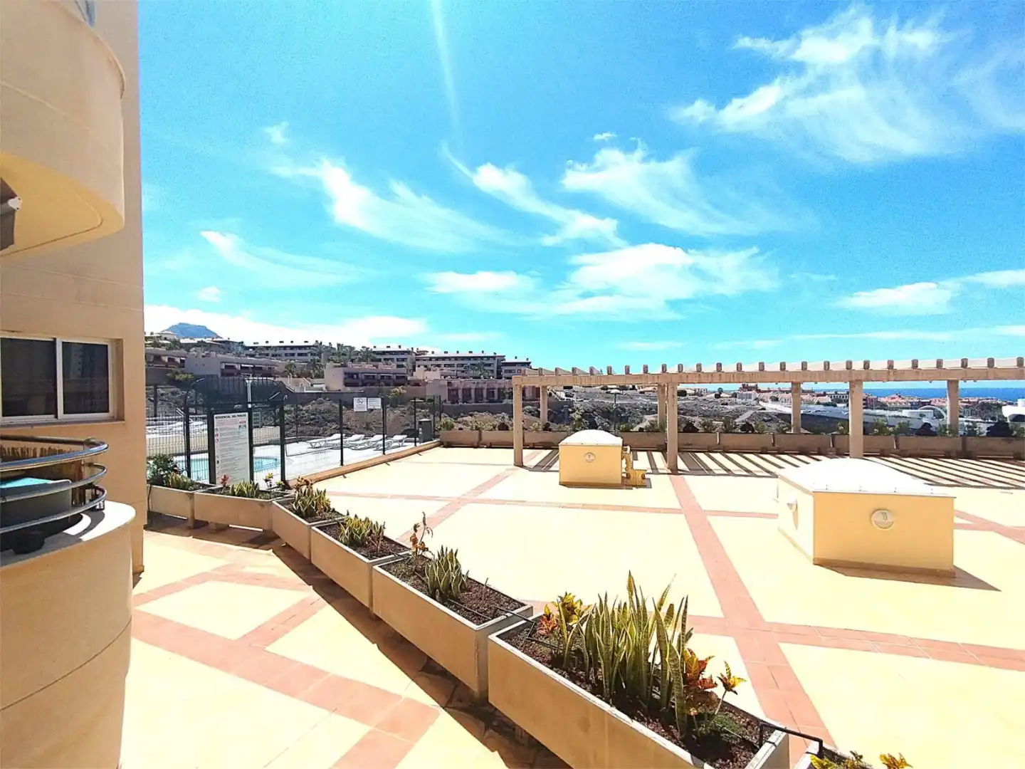 Piso en venta en Calle Aljibe, 11, Callao Salvaje - Playa Paraíso Terraza de Piso en venta en Adeje con Terraza y Piscina