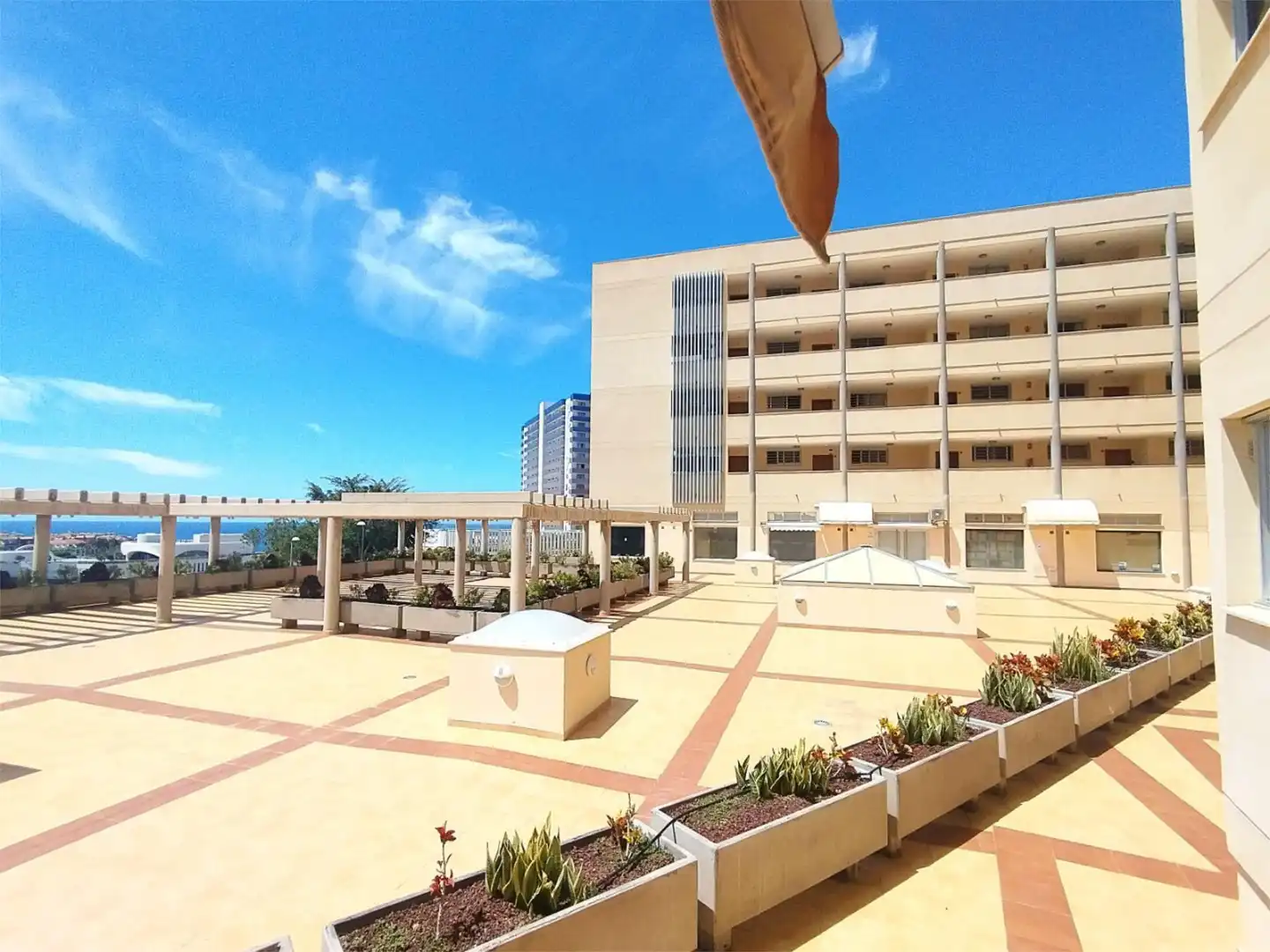 Piso en venta en Calle Aljibe, 11, Callao Salvaje - Playa Paraíso Terraza de Piso en venta en Adeje con Terraza y Piscina