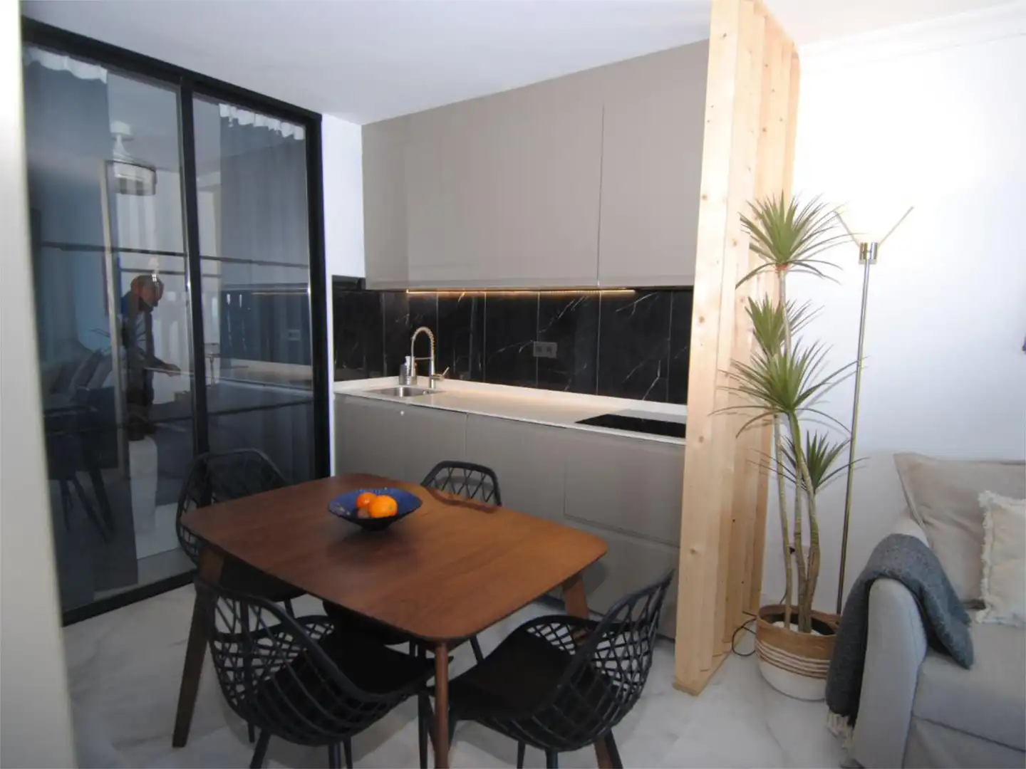 Cuina de Apartament de lloguer en Los Realejos amb Terrassa, Piscina i Moblat