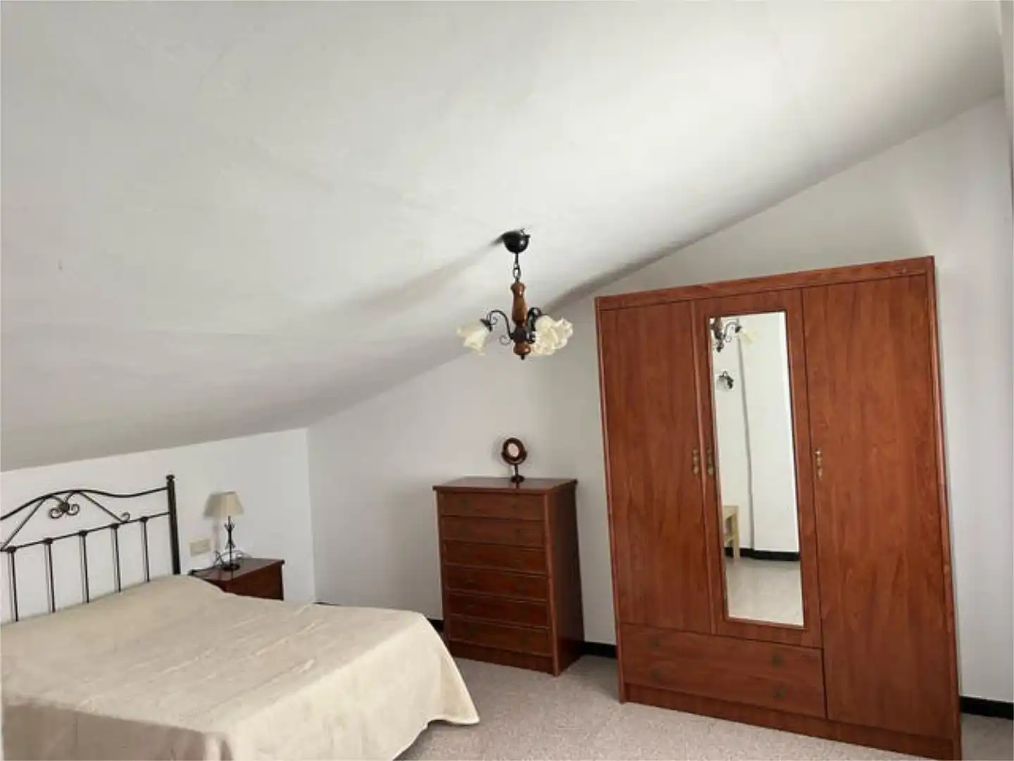 Habitación de Ático en venta en Baza con Calefacción, Terraza y Amueblado