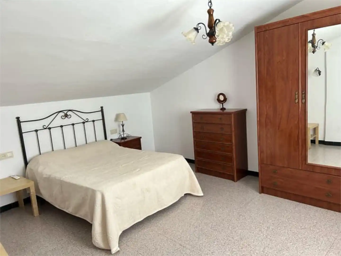 Ático en venta en Baza Habitación de Ático en venta en Baza con Terraza