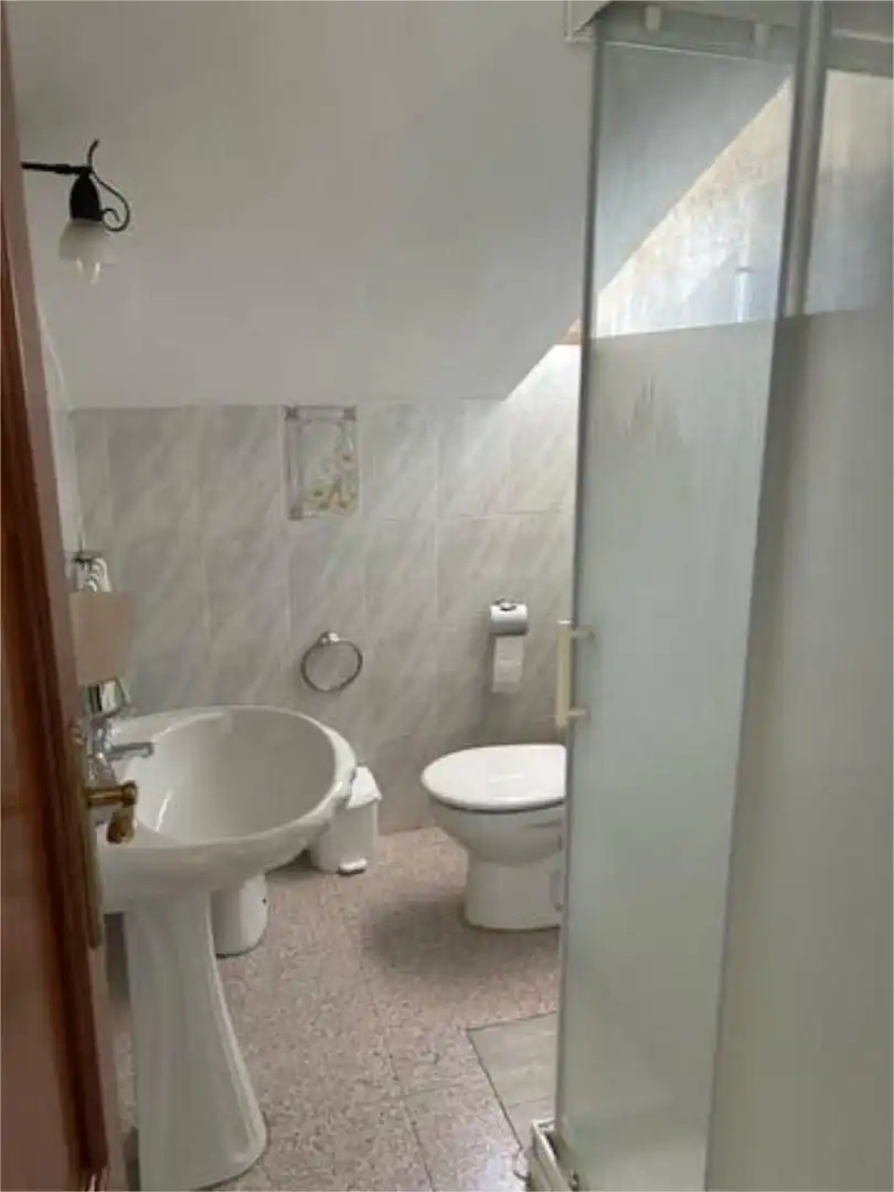 Ático en venta en Baza Baño de Ático en venta en Baza con Terraza