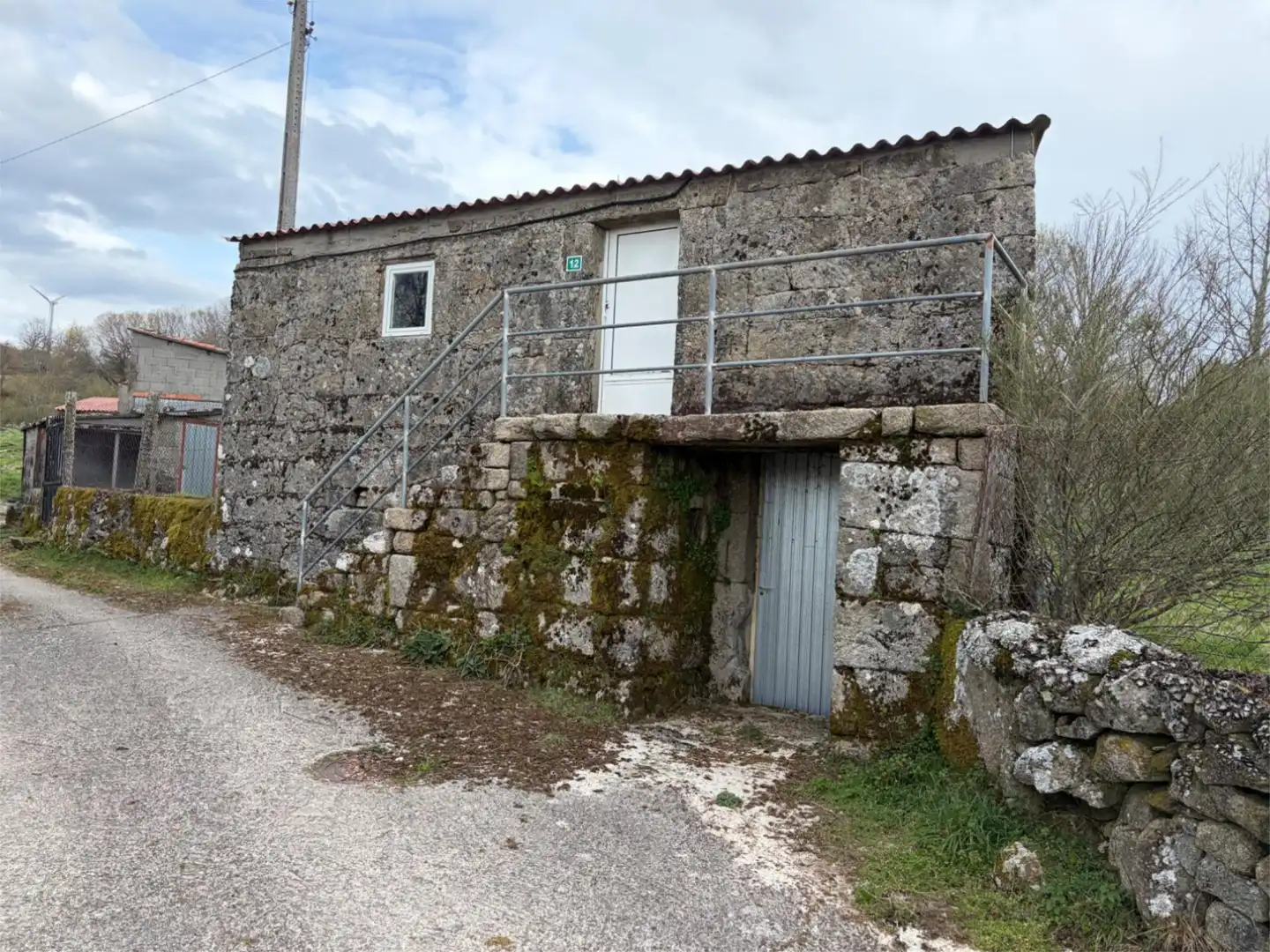 Vista exterior de Casa adosada en venda en Chandrexa de Queixa amb Balcó
