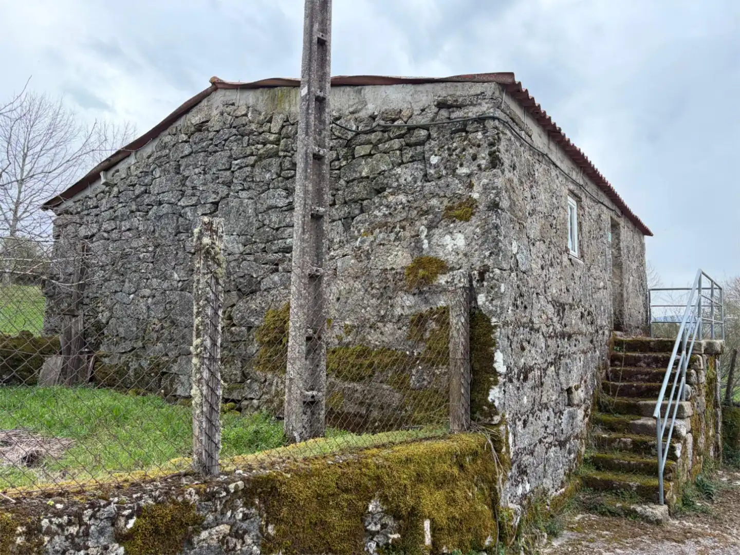 Vista exterior de Casa adosada en venda en Chandrexa de Queixa amb Balcó