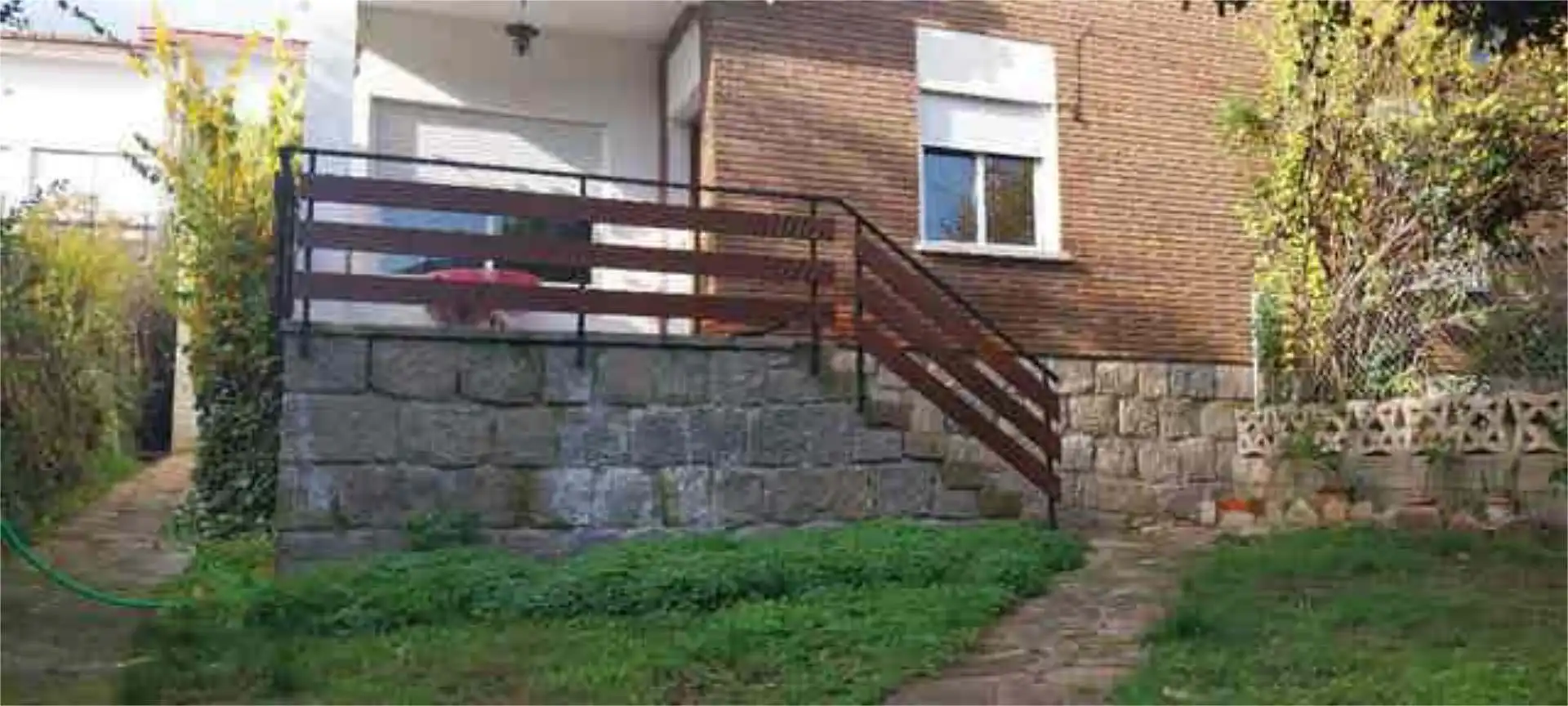 Vista exterior de Casa adosada de alquiler en Piedralaves con Jardín privado, Terraza y Amueblado