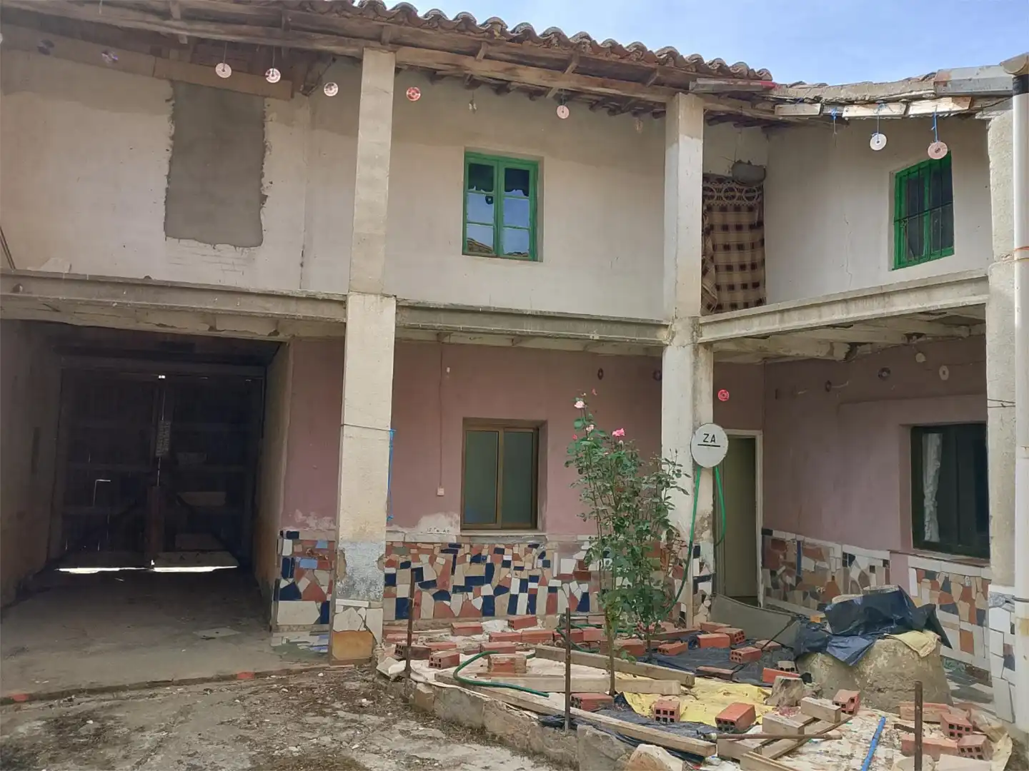 Außenansicht von Einfamilien-Reihenhaus zum Verkauf in Santa Croya de Tera mit Möbliert, Ofen und Waschmaschine