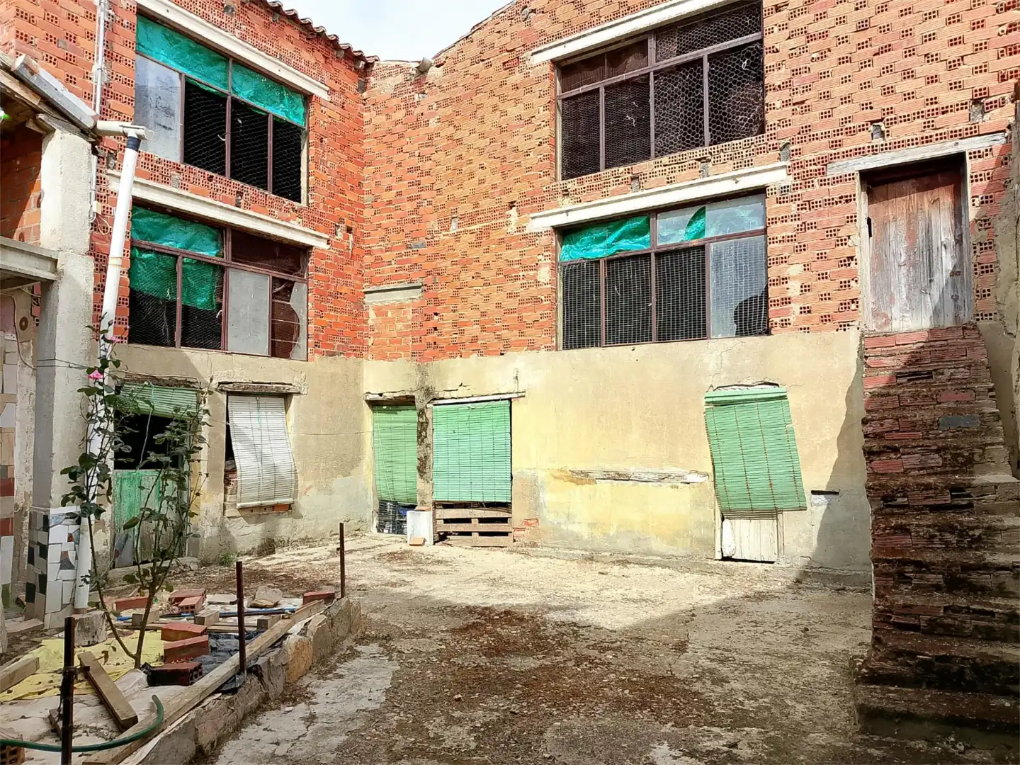 Außenansicht von Einfamilien-Reihenhaus zum Verkauf in Santa Croya de Tera mit Möbliert, Ofen und Waschmaschine
