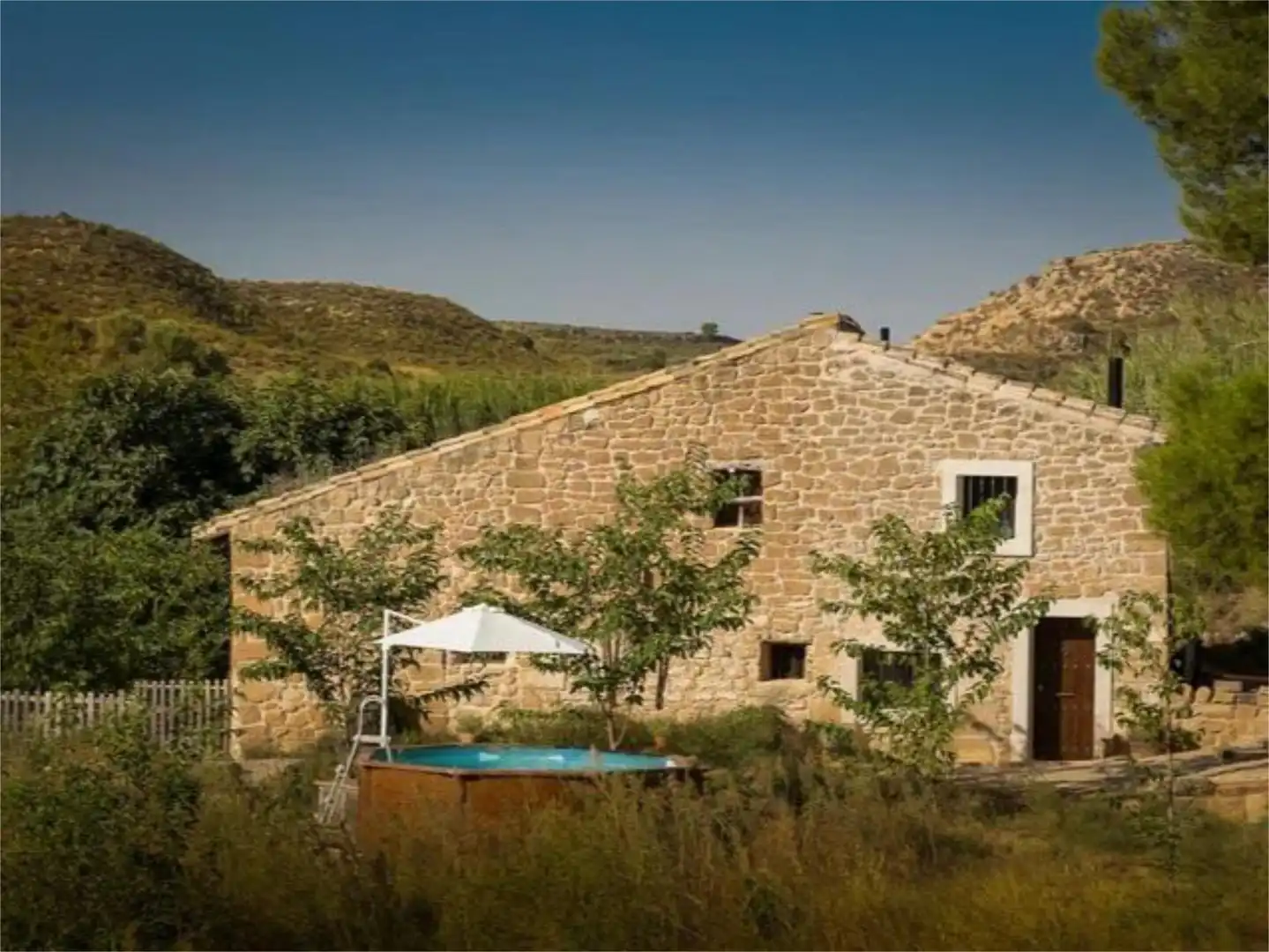Außenansicht von Country house zum Verkauf in Caspe mit Terrasse und Schwimmbad