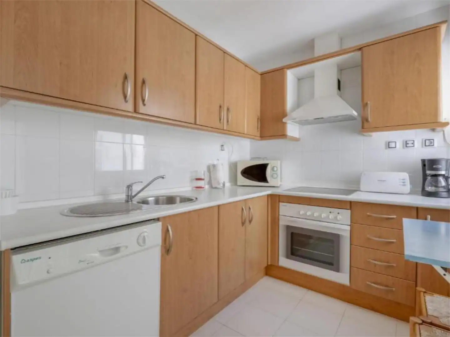 Flat for rent in Avenida Reina Sofía, 15, Costa Ballena Golf Kitchen of Flat for rent in Rota with Air Conditioner, Heating and Terrace