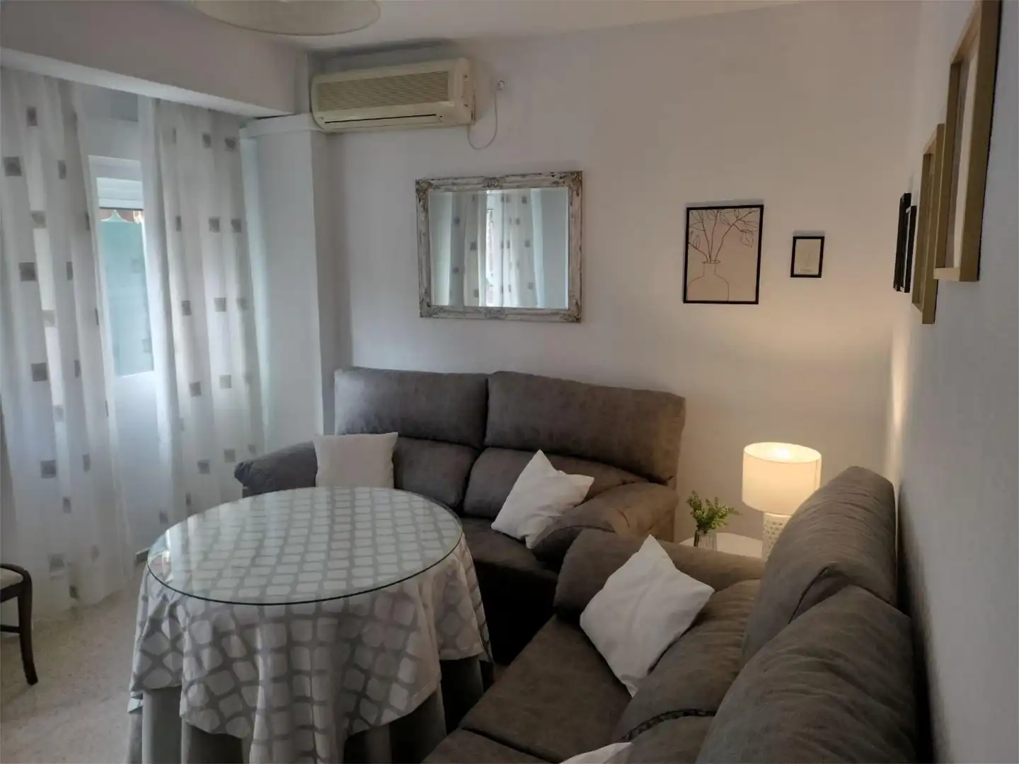 Sala de estar de Piso de alquiler en  Córdoba Capital con Aire acondicionado y Balcón