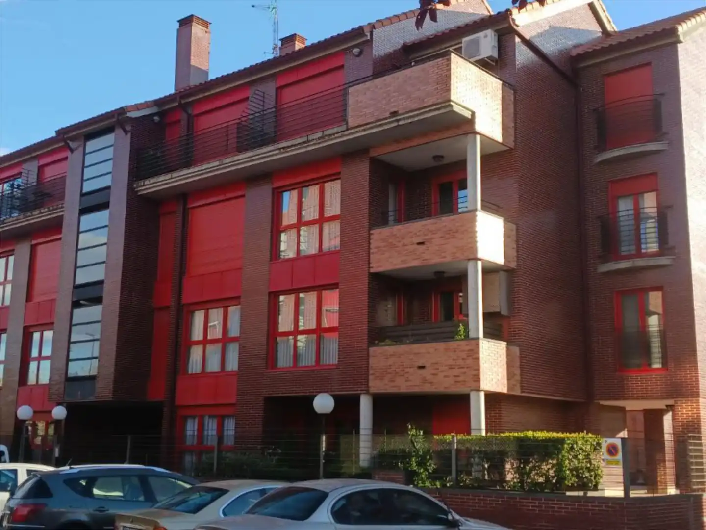 Pis en venda a Calle de la Senda, 1, Las Villas - Valparaiso - El Peral Vista exterior de Pis en venda en Valladolid amb Aire condicionat, Calefacció i Jardí privat