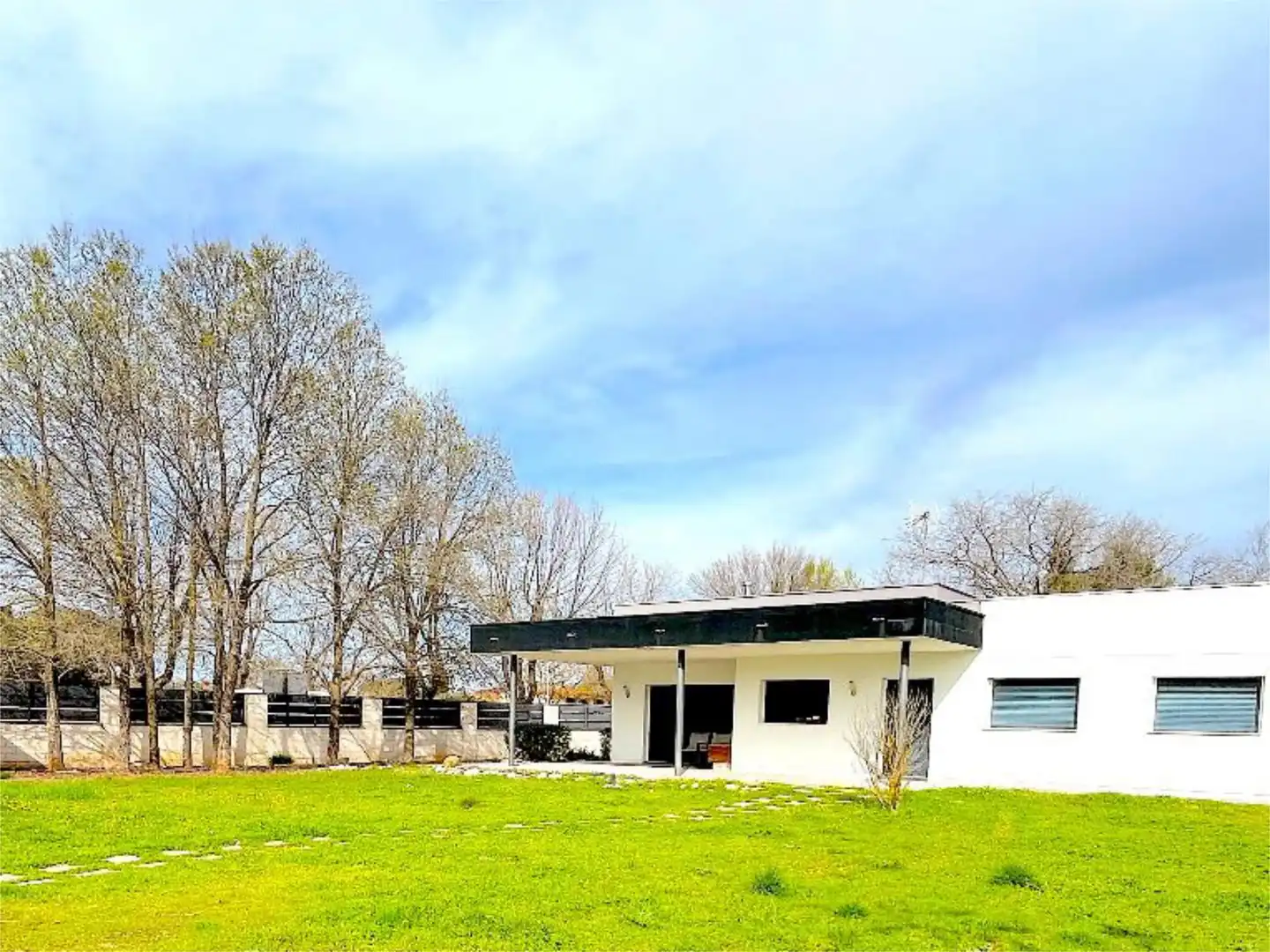 Vista exterior de Casa o chalet en venta en Nuevo Baztán con Terraza