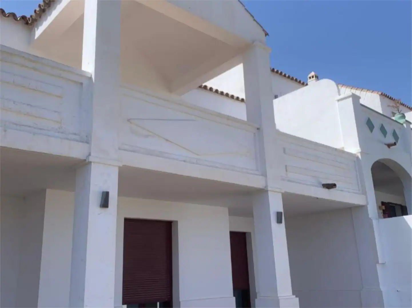 Vista exterior de Casa adosada en venda en Casares amb Aire condicionat, Terrassa i Balcó