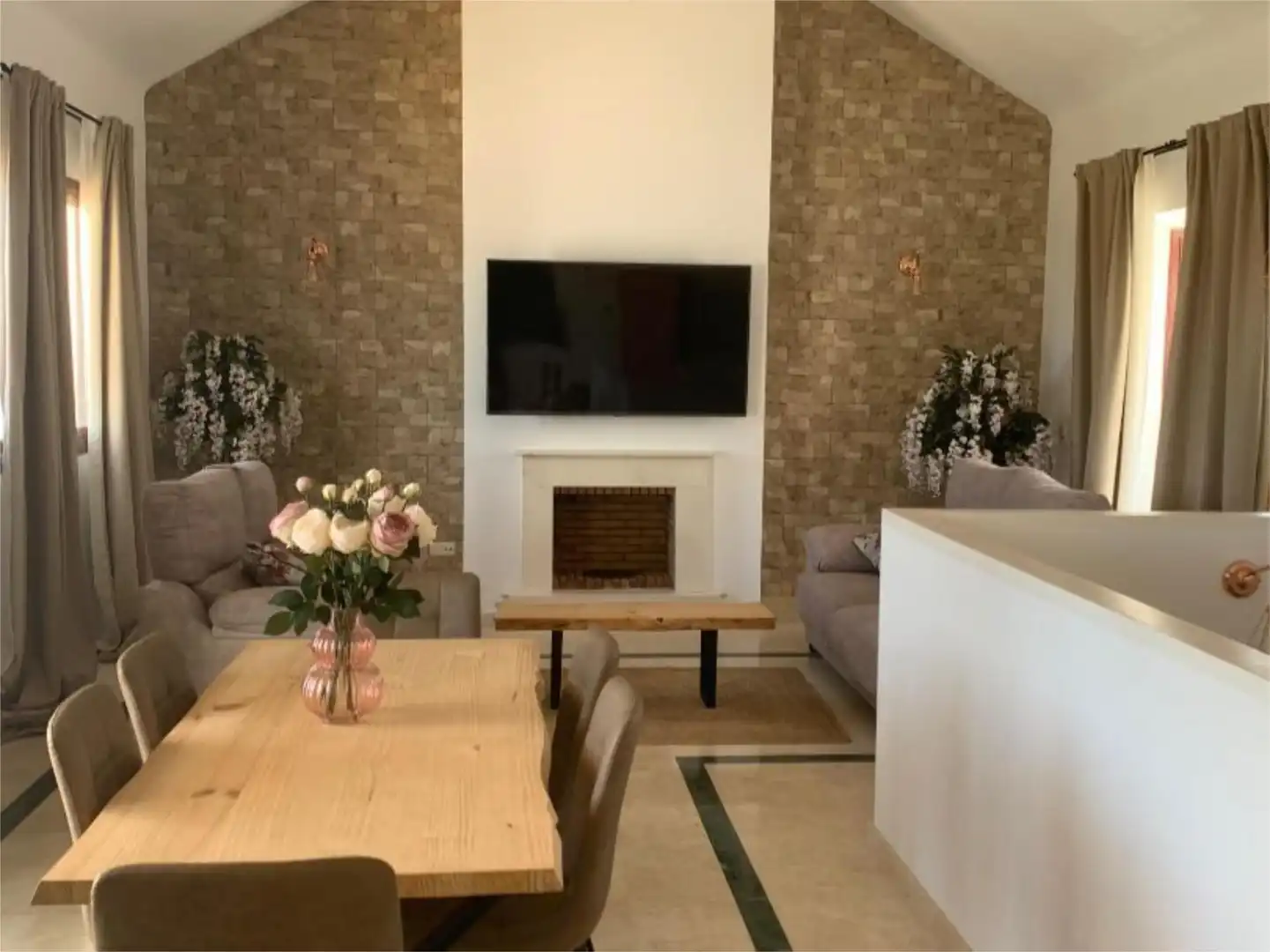 Casa adosada en venta en Urbanizacion Cortesin, 83a, Casares Golf - Casares del Sol Sala de estar de Casa adosada en venta en Casares con Aire acondicionado, Terraza y Balcón