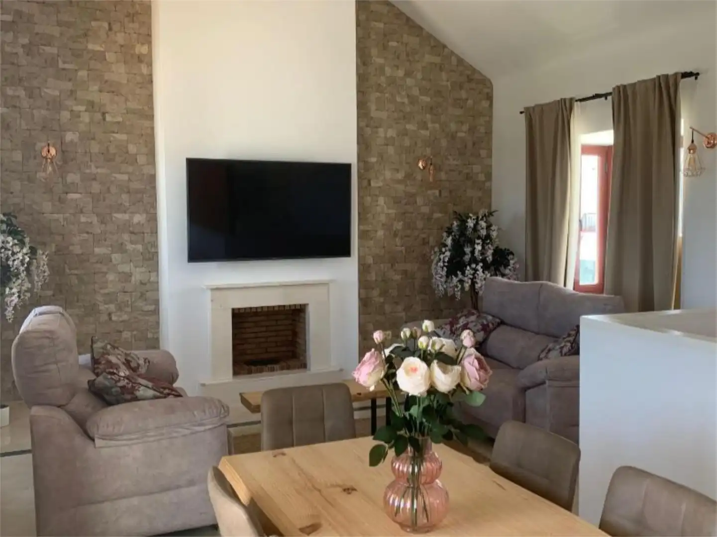 Casa adosada en venta en Urbanizacion Cortesin, 83a, Casares Golf - Casares del Sol Sala de estar de Casa adosada en venta en Casares con Aire acondicionado, Terraza y Balcón