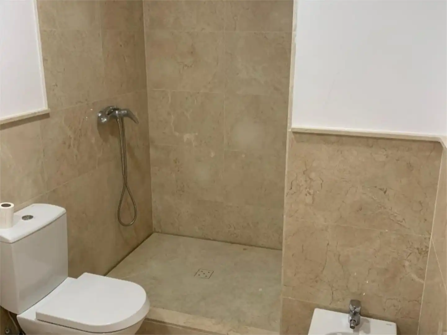 Casa adosada en venta en Urbanizacion Cortesin, 83a, Casares Golf - Casares del Sol Baño de Casa adosada en venta en Casares con Aire acondicionado, Terraza y Balcón