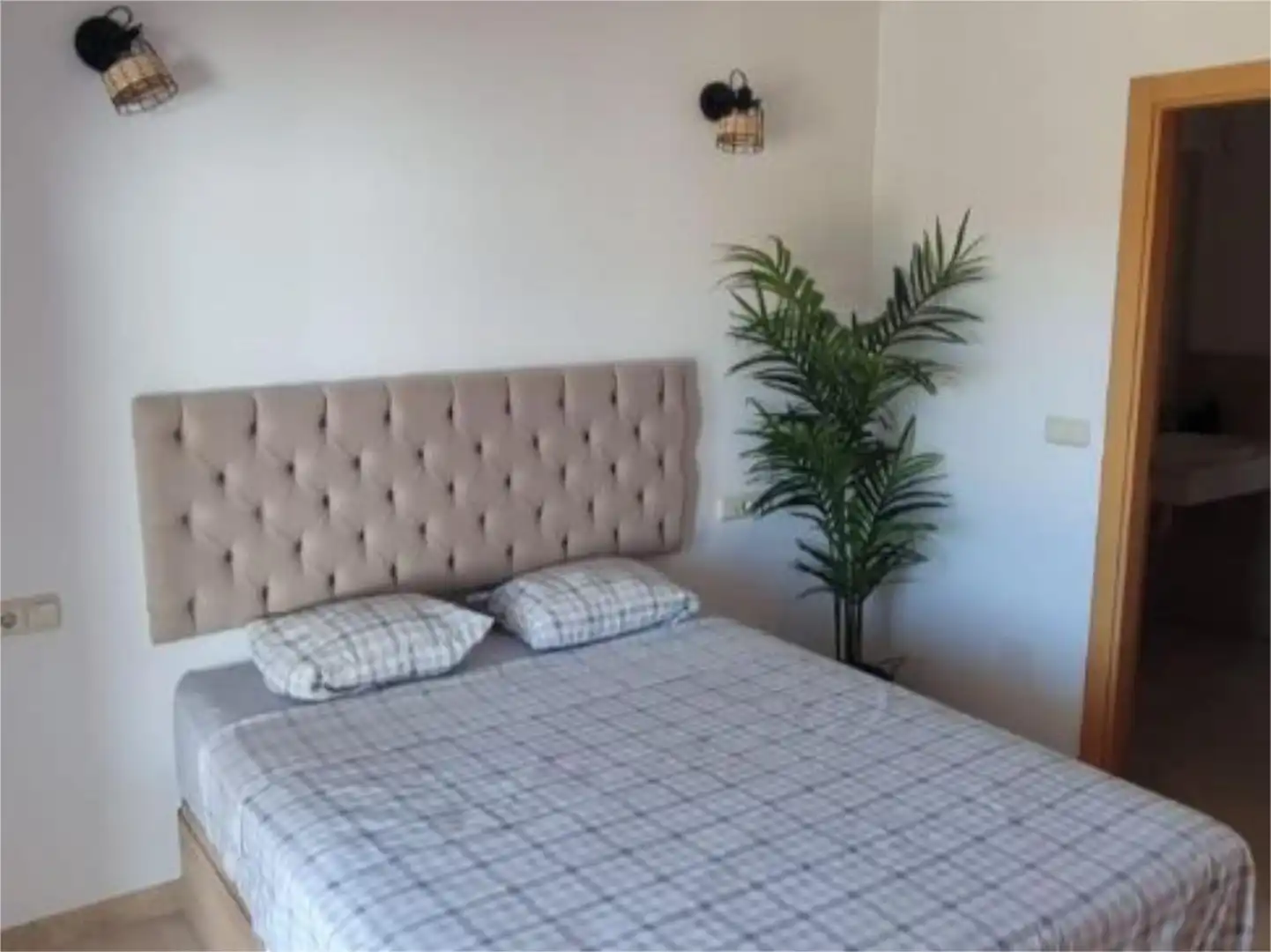 Casa adosada en venta en Urbanizacion Cortesin, 83a, Casares Golf - Casares del Sol Habitación de Casa adosada en venta en Casares con Aire acondicionado, Terraza y Balcón