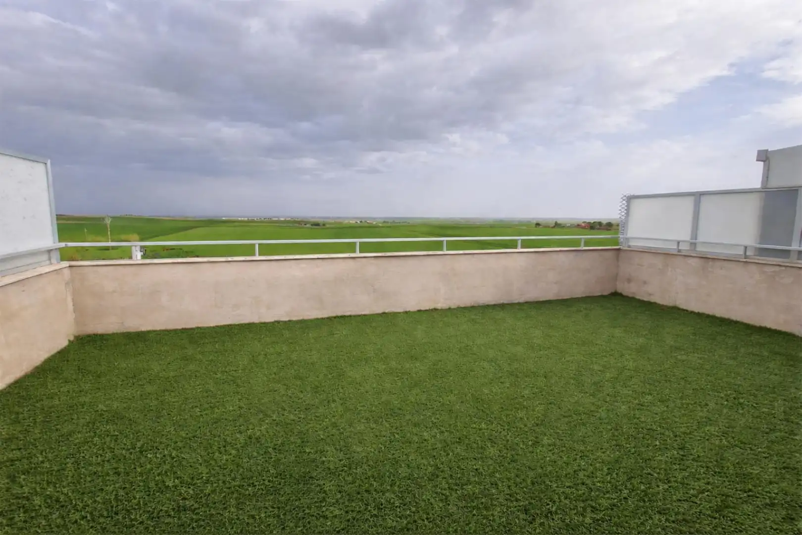Terraza de Ático en venta en Castellanos de Moriscos con Calefacción, Parquet y Terraza
