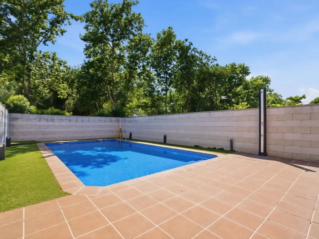 Piscina de Casa o xalet en venda en Fuente El Saz de Jarama amb Aire condicionat, Calefacció i Jardí privat