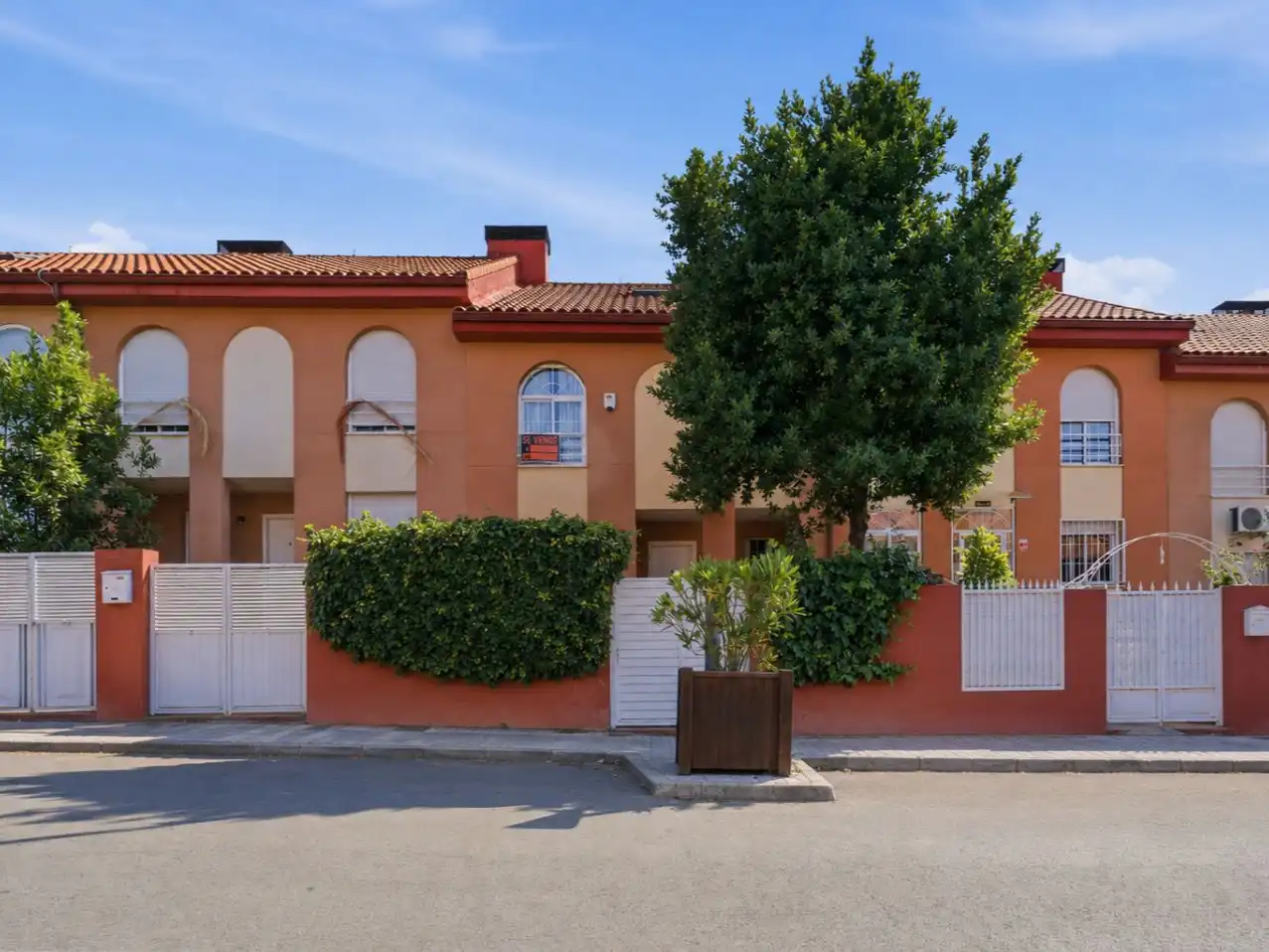Vista exterior de Casa o xalet en venda en Fuente El Saz de Jarama amb Aire condicionat, Calefacció i Jardí privat