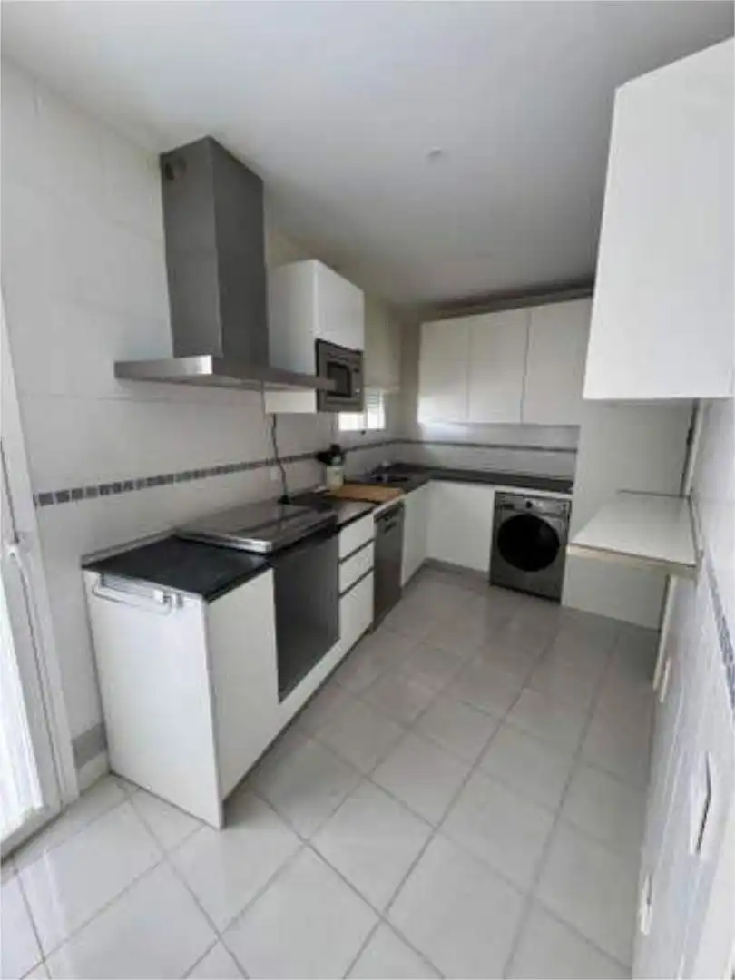 Küche von Einfamilien-Reihenhaus zum Verkauf in Tielmes mit Terrasse