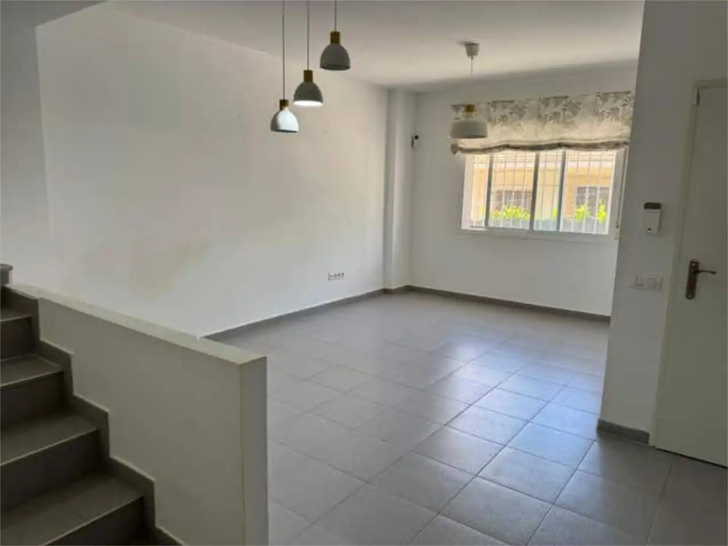 Einfamilien-Reihenhaus zum Verkauf in Tielmes mit Privatgarten und Terrasse