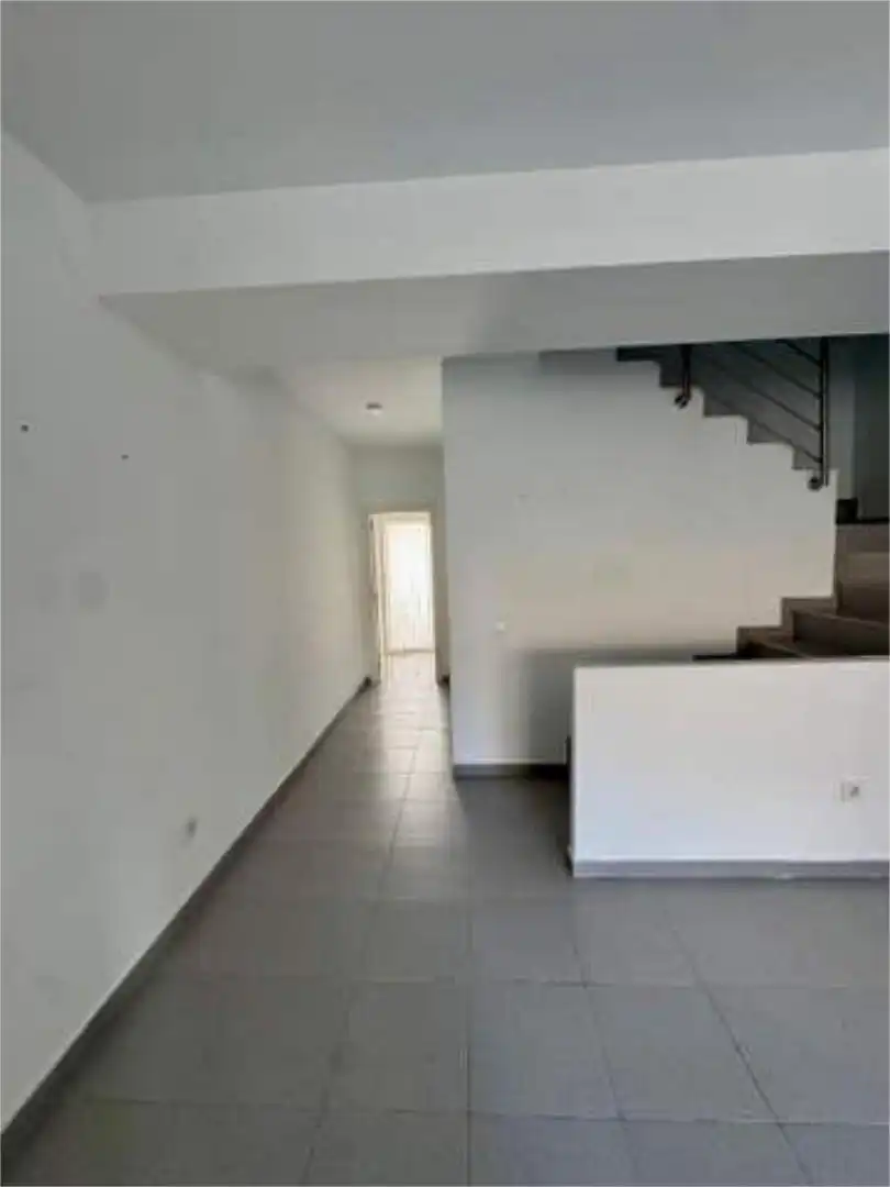 Einfamilien-Reihenhaus zum Verkauf in Tielmes mit Privatgarten und Terrasse